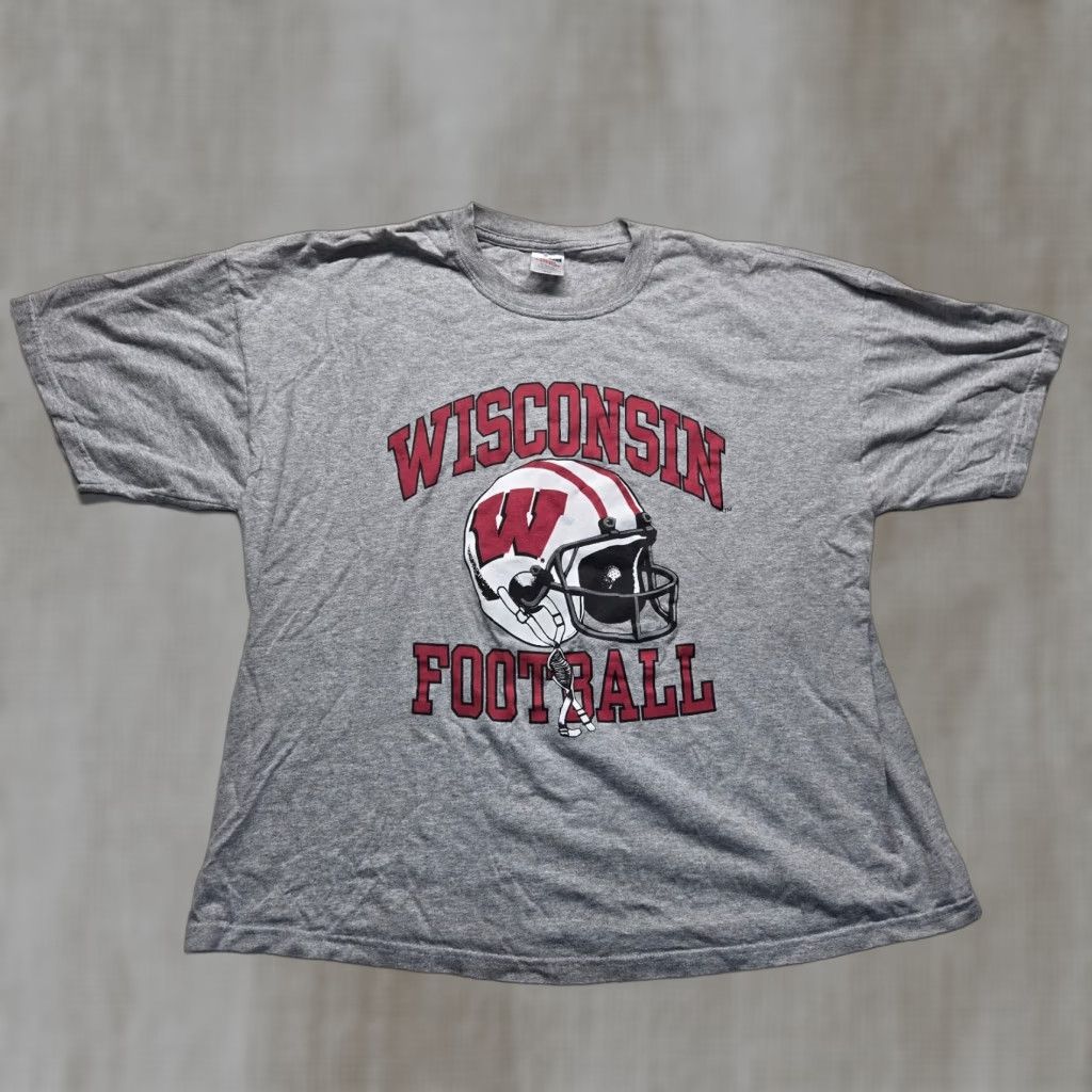Jerzees Wisconsin Badgers Football Shirt T-Shirt Adult Men 2X Gray Big & Tall Short Sleeve Tee XX2X Size US XXL / EU 58 / 5 - 1 Thumbnail