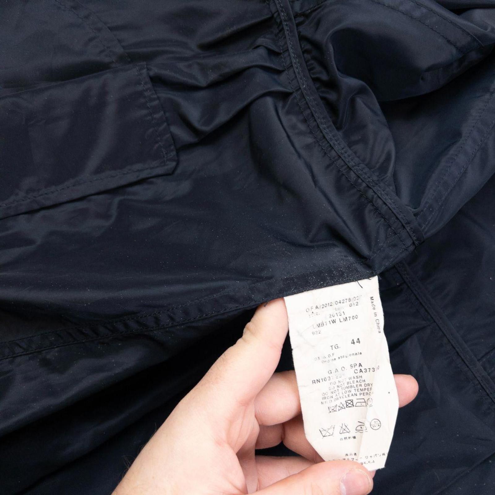 Armani Vintage Armani Collezioni Lightweight Waterproof Jacket M Size US M / EU 48-50 / 2 - 8 Thumbnail