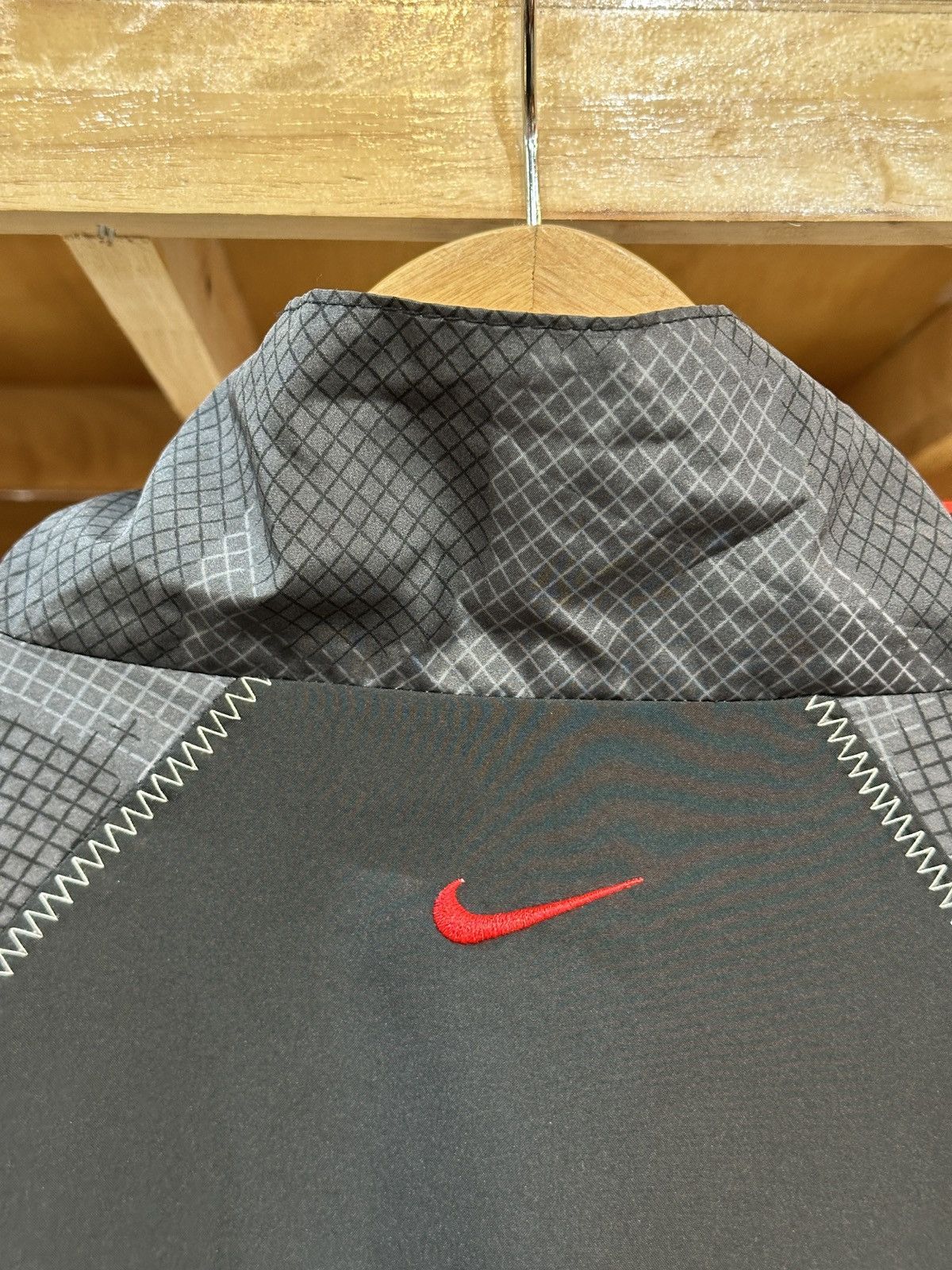 Nike Vintage Nike Air Max LTD Series 00's Full-Zip Jacket Size US L / EU 52-54 / 3 - 4 Thumbnail