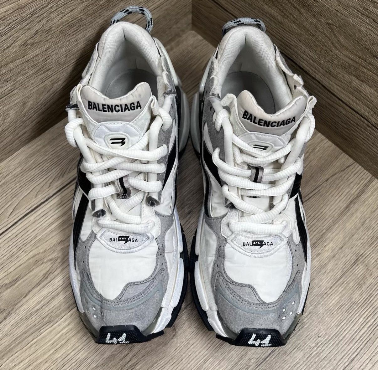 Balenciaga Balenciaga Runner Grey & Black Sneakers J41 Size US 8 / EU 41 - 2 Thumbnail