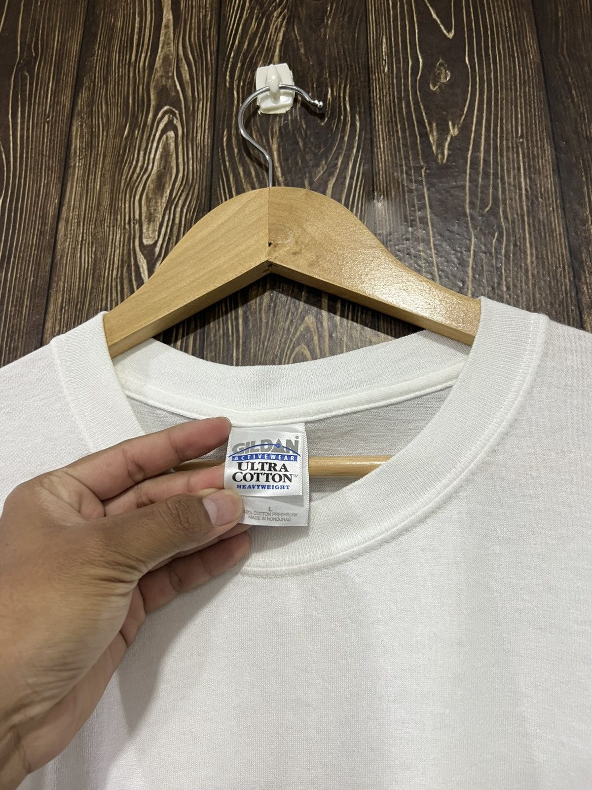 Vintage Vintage 90s Hershey’s Milk Chocolate Promo Tshirt Size US L / EU 52-54 / 3 - 6 Thumbnail