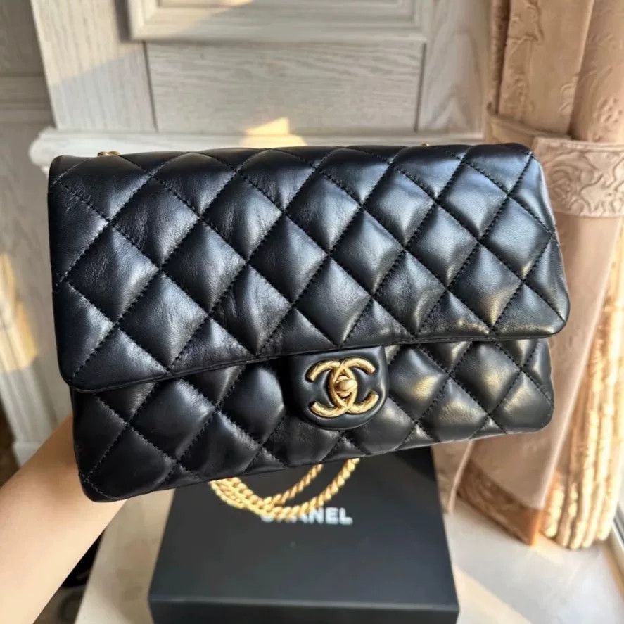 Chanel Pre-loved Bag Very good condition Size ONE SIZE - 1 Thumbnail