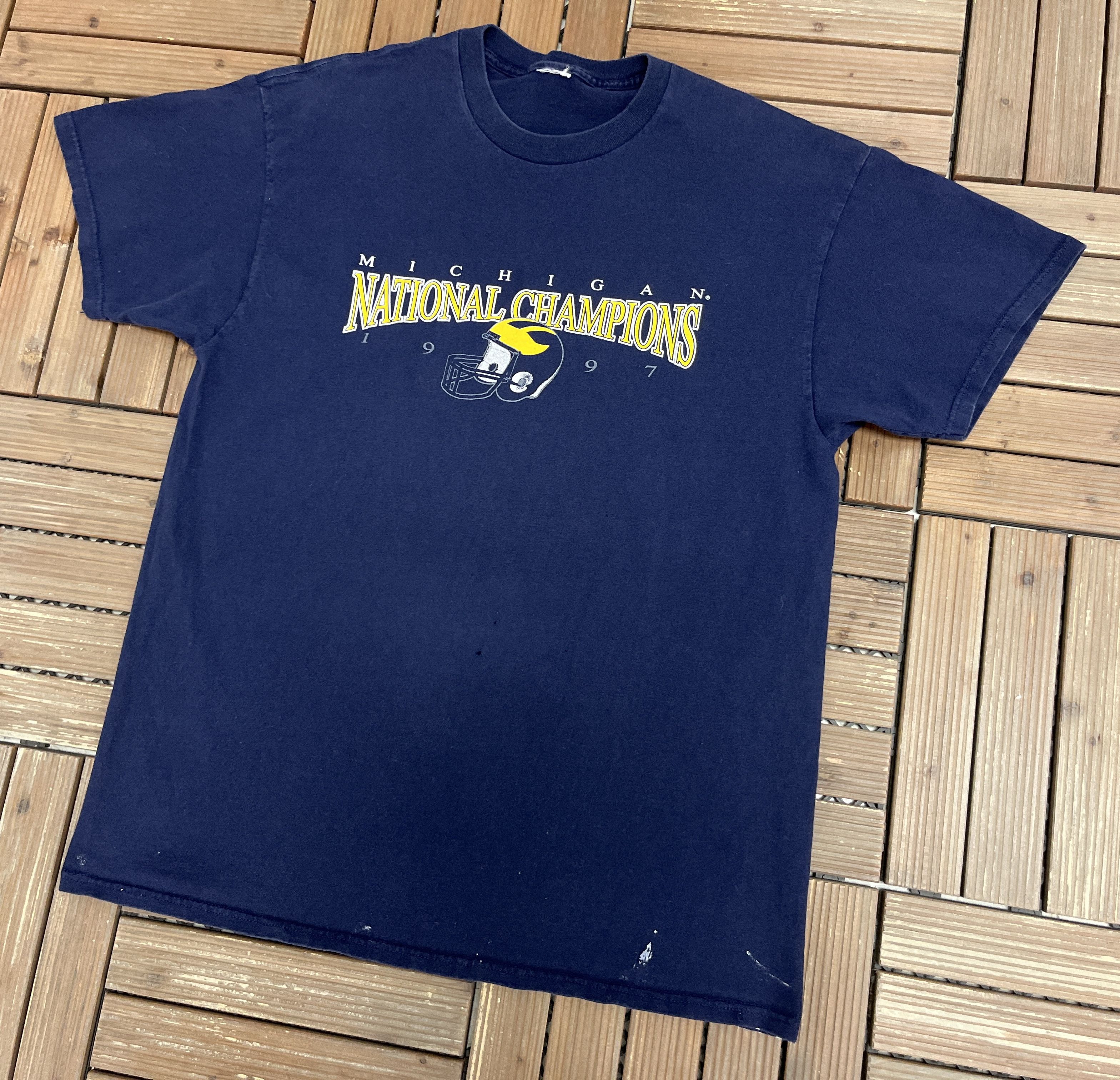 Vintage Michigan Wolverines National Champions 1997 Vintage T-Shirt Size US XL / EU 56 / 4 - 3 Thumbnail