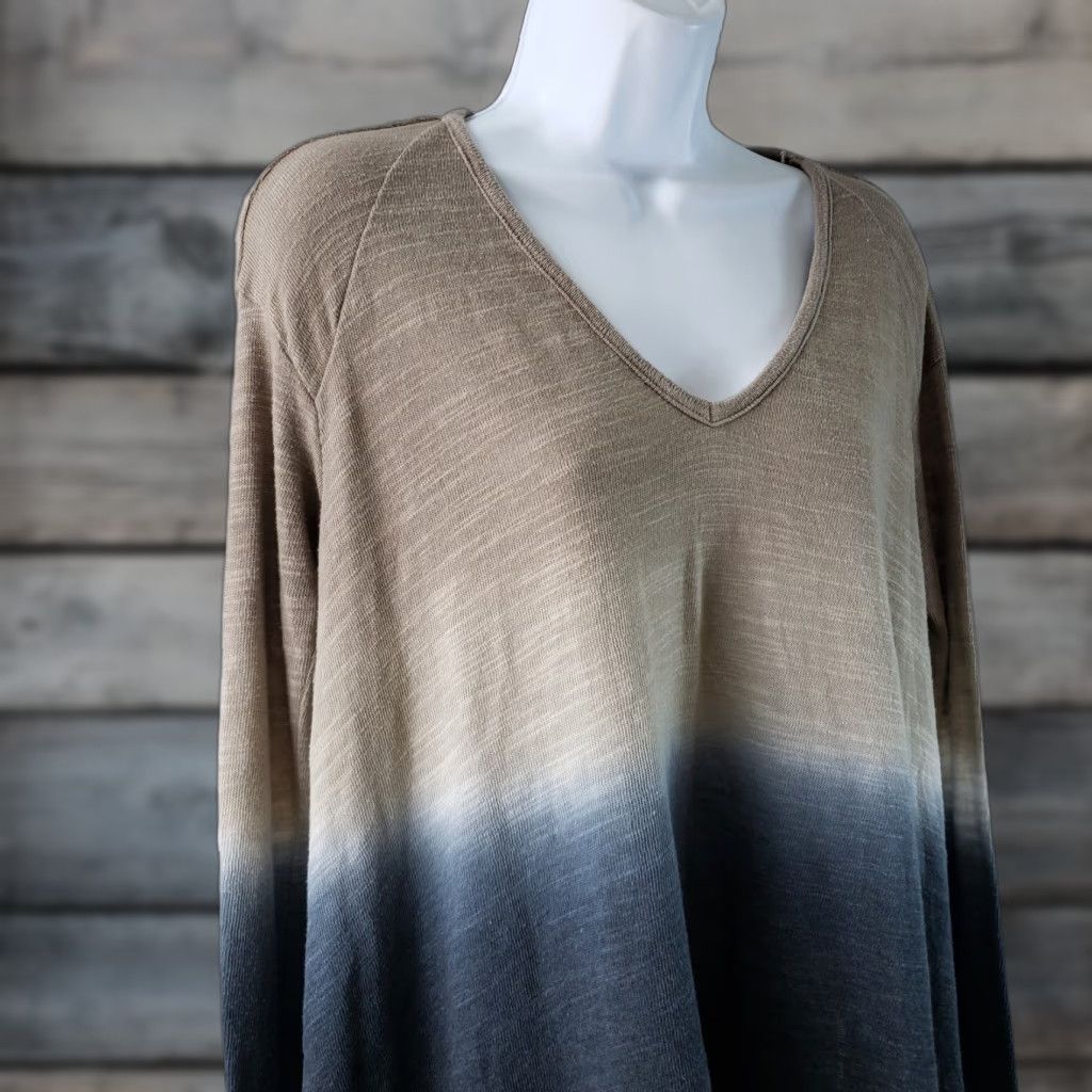 Young Fabulous & Broke VINTAGE Young Fabulous & Broke Gabby Sweater Top XS Blue Tan Ombre Dip Dyed Women Pullover V-Neck Long Sleeve Jersey Poly Blend Size XS / US 0-2 / IT 36-38 - 1 Thumbnail