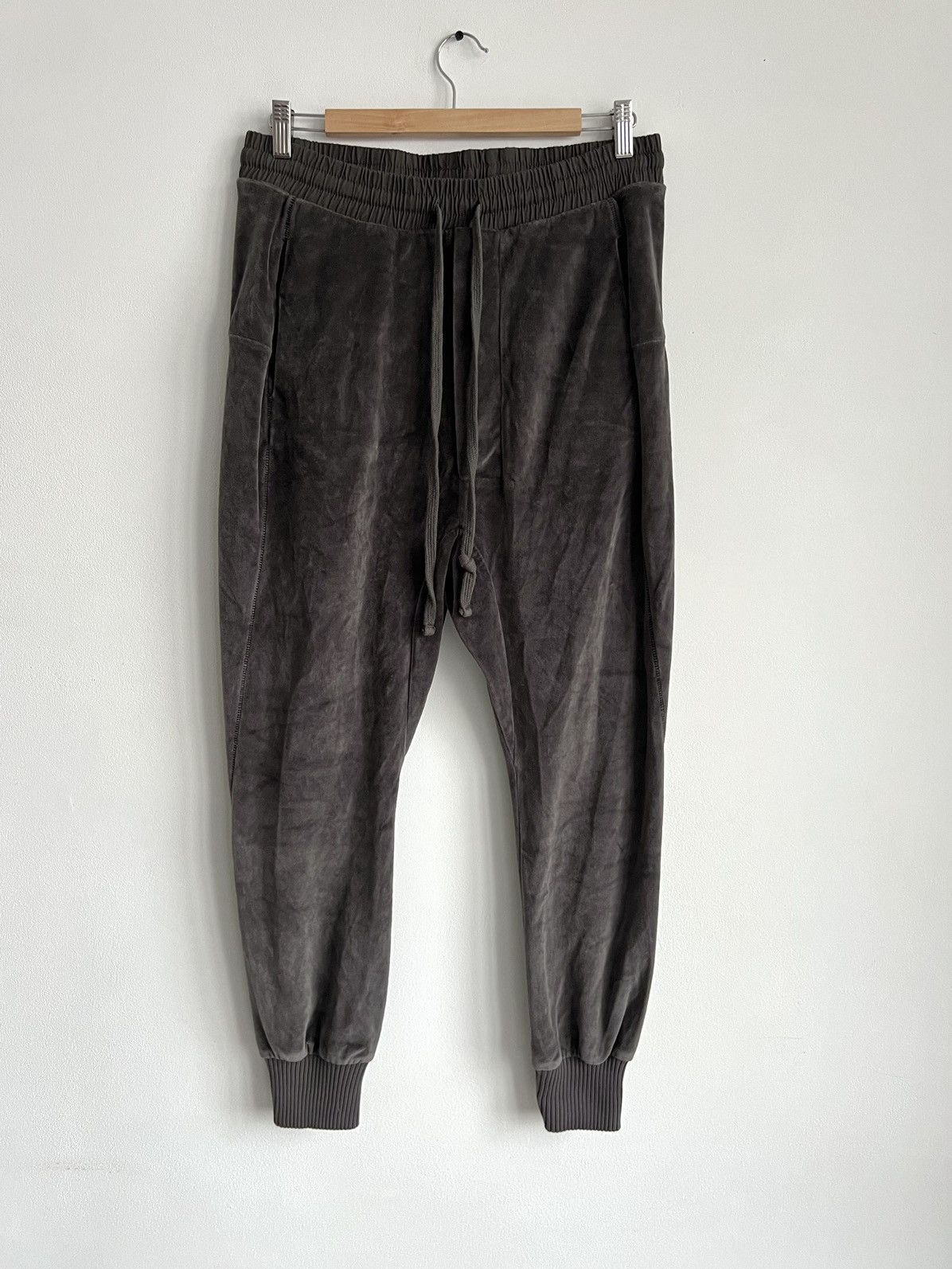 Thom Krom Thom Krom Velvet Drop Crotch Sweatpants in Taupe Size US 31 - 1 Thumbnail