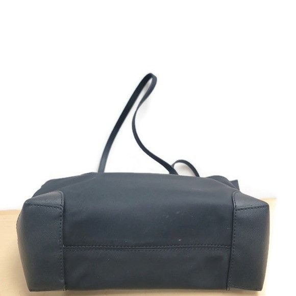 Michael Kors Like New Michael Kors Eva Small Zip tote Bag Size ONE SIZE - 3 Thumbnail