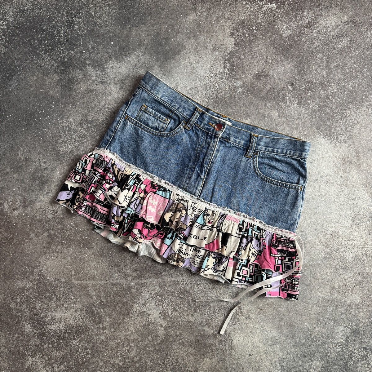 Hysteric Glamour Y2K Glam Comic Print Low Rise Ruffle Denim Mini Skirt Size 27" / US 4 / IT 40 - 4 Thumbnail