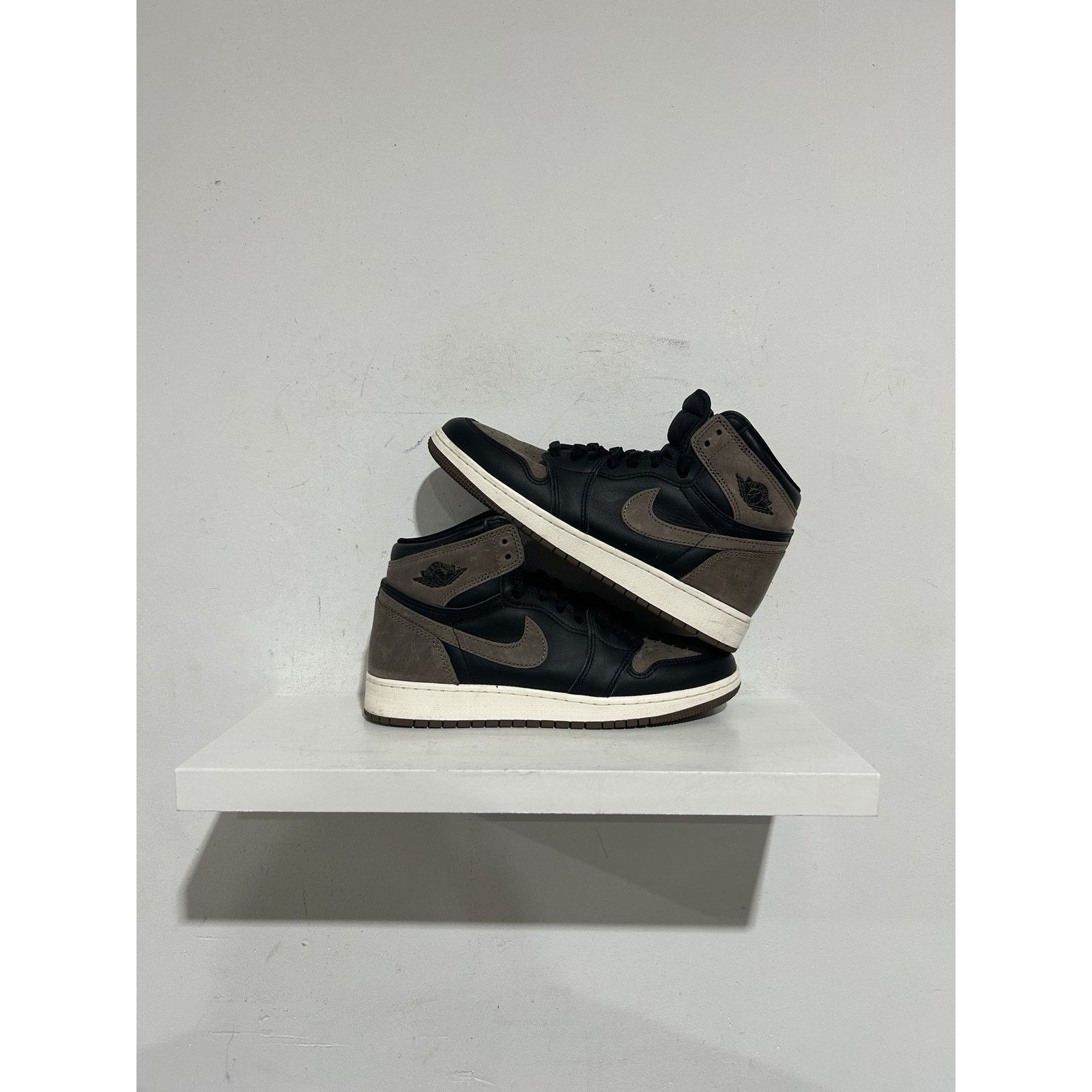 Nike JORDAN 1 RETRO PALOMINO SIZE 6.5Y PREOWNED Size US 6.5 / EU 39-40 - 1 Thumbnail