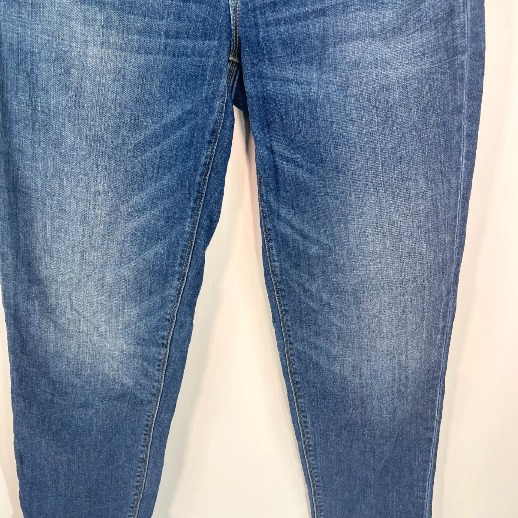 Lands' End Lands' End Womens Low Rise Denim Jeans Size 6 30x27 Blue 5-Pocket Design Zip Closure Straight Cuffed 27 in Cotton Blend Regular Size 28" / US 6 / IT 42 - 3 Thumbnail