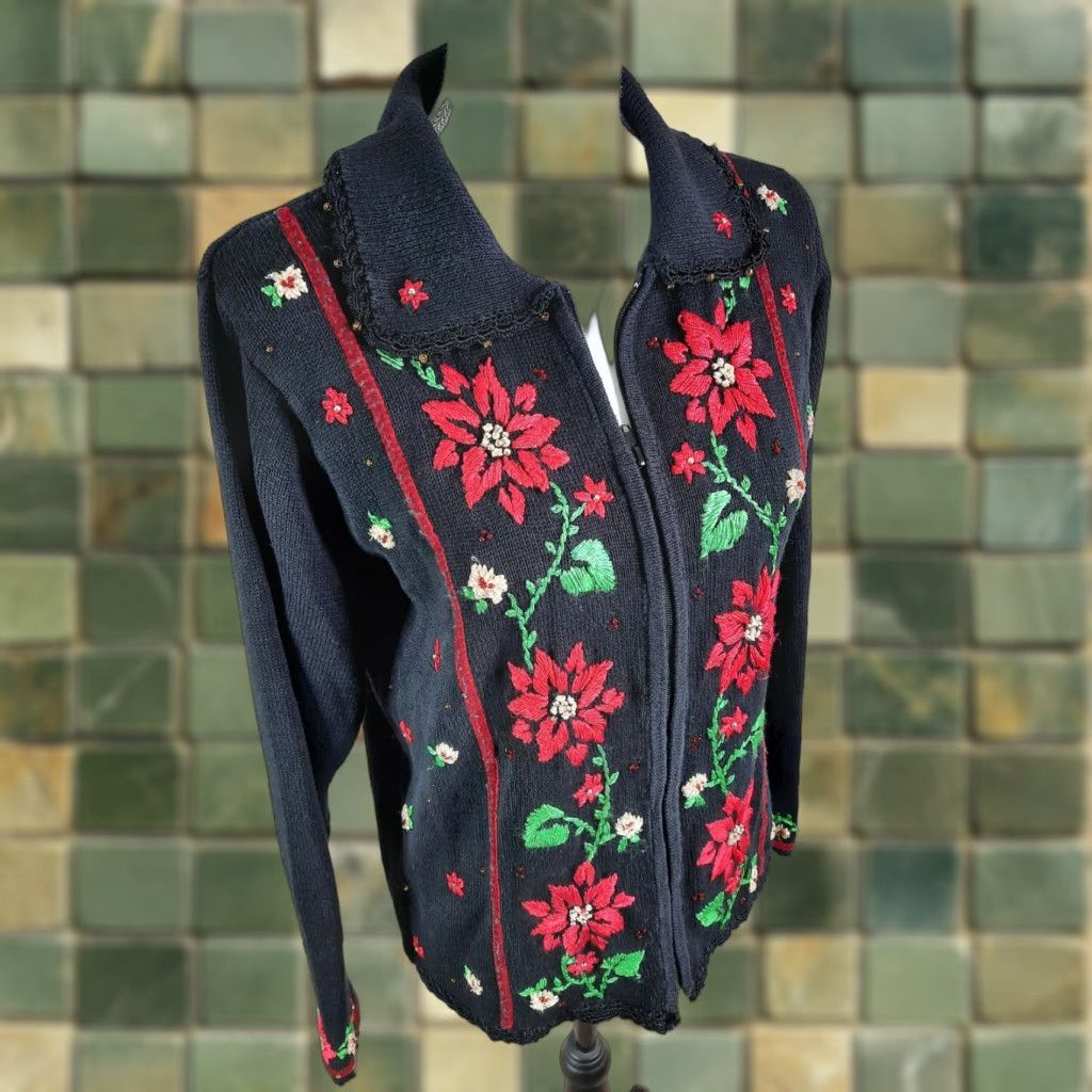 Vintage VINTAGE Cardigan Sweater Christmas Embroidered Poinsettia Black S Womens 90s Winter Size S / US 4 / IT 40 - 1 Thumbnail