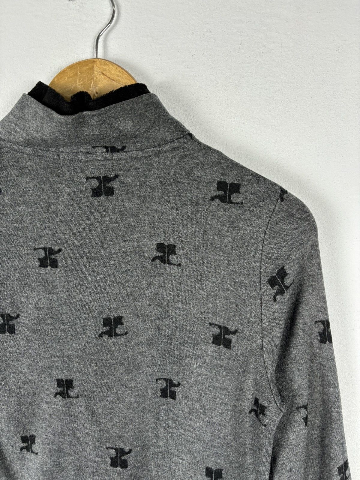 Courreges × Vintage Vintage Courreges Monogram Sweater Size XS / US 0-2 / IT 36-38 - 7 Thumbnail