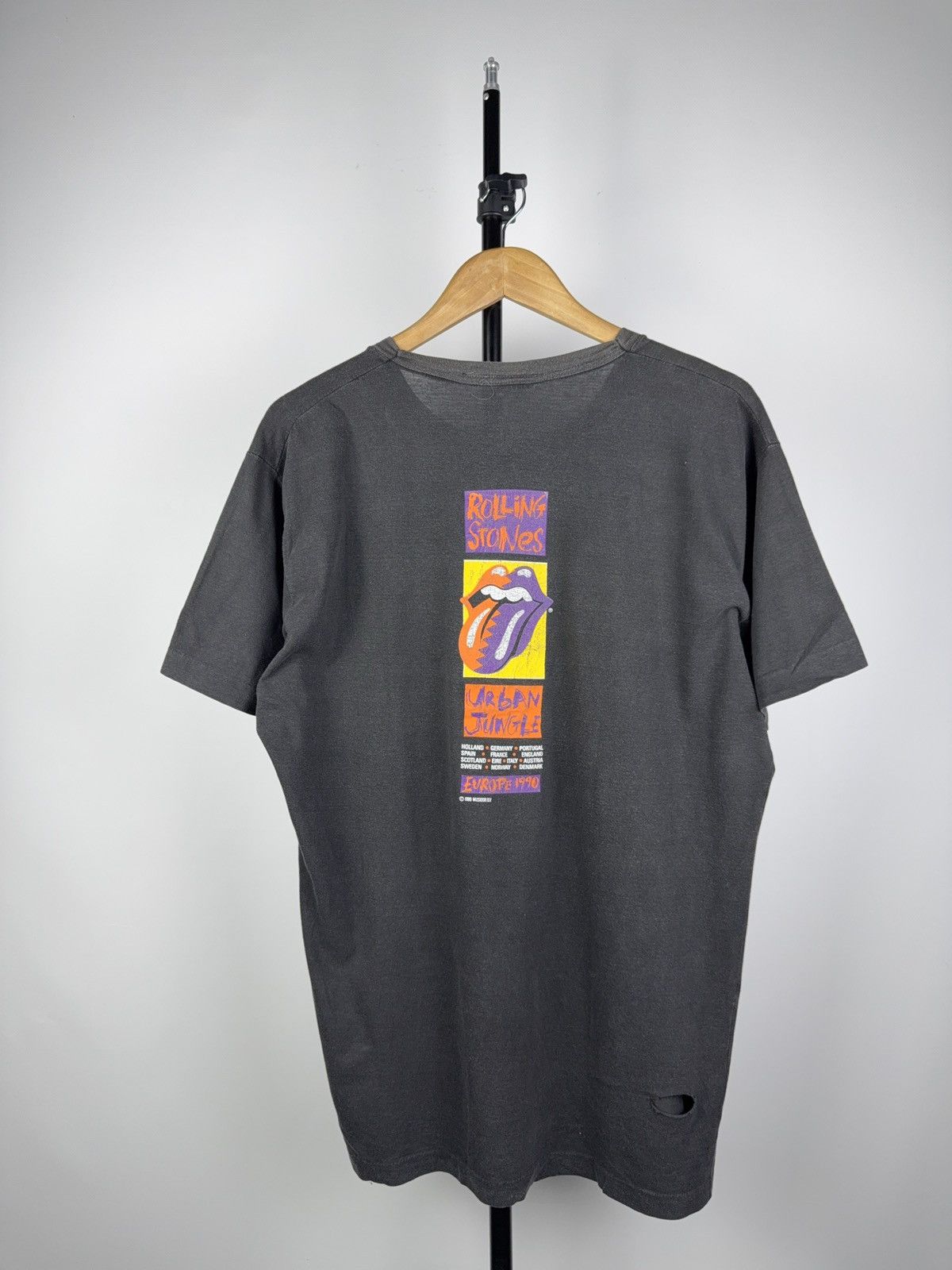 Band Tees × The Rolling Stones × Vintage Vintage 90's Faded The Rolling Stones 1990 Tour T-shirt Size US L / EU 52-54 / 3 - 8 Thumbnail