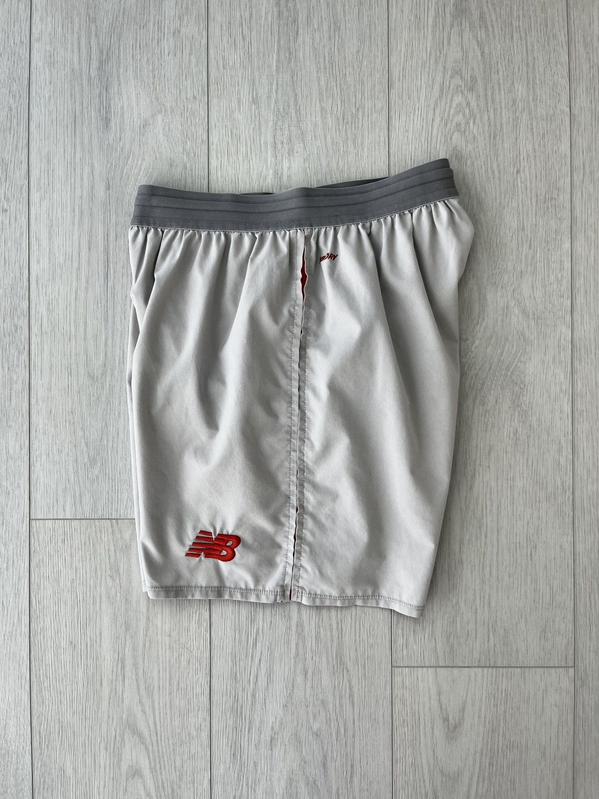 New Balance New Balance FC Liverpool Soccer Shorts Size US 30 / EU 46 - 4 Thumbnail