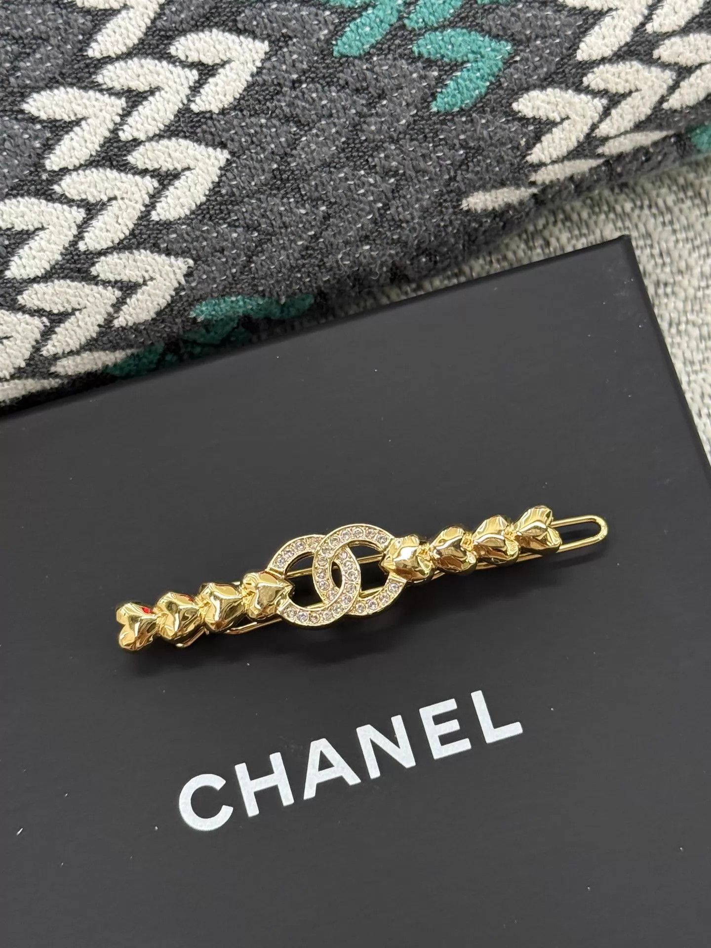 Chanel Chanel Gold Heart Hair Clip Mint Size ONE SIZE - 2 Thumbnail
