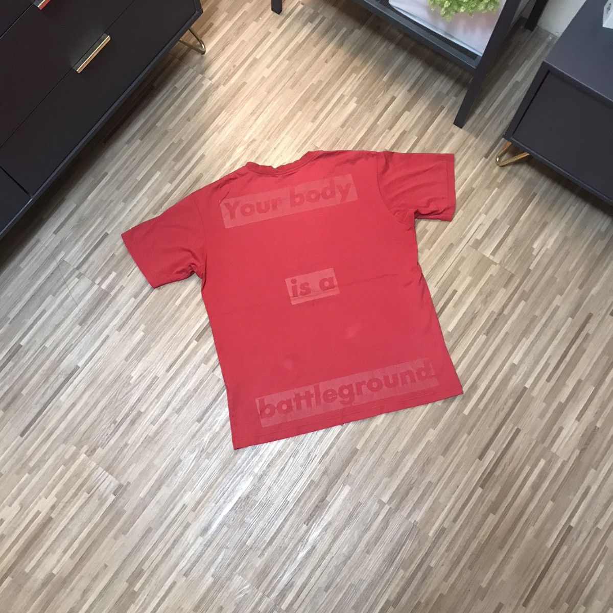 Barbara Kruger × Japanese Brand BARBARA KRUGER YOUR BODY IS A BATTLEGROUND RARE TEE Size L / US 10 / IT 46 - 7 Thumbnail