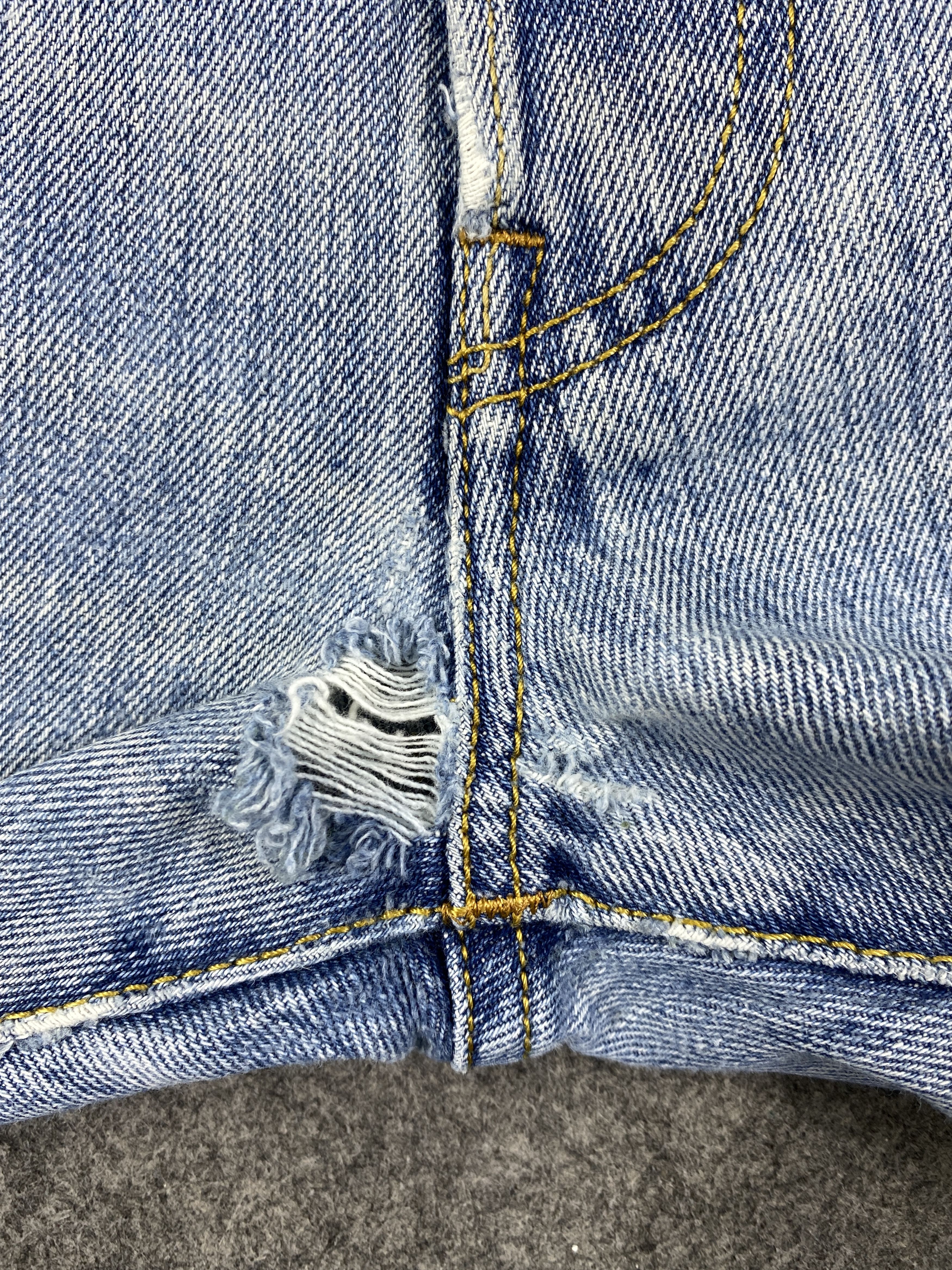 Levi's Mid Blue Vintage Levi's 501 Jeans 35x31.5 Denim -JN1658 Size US 35 - 10 Thumbnail