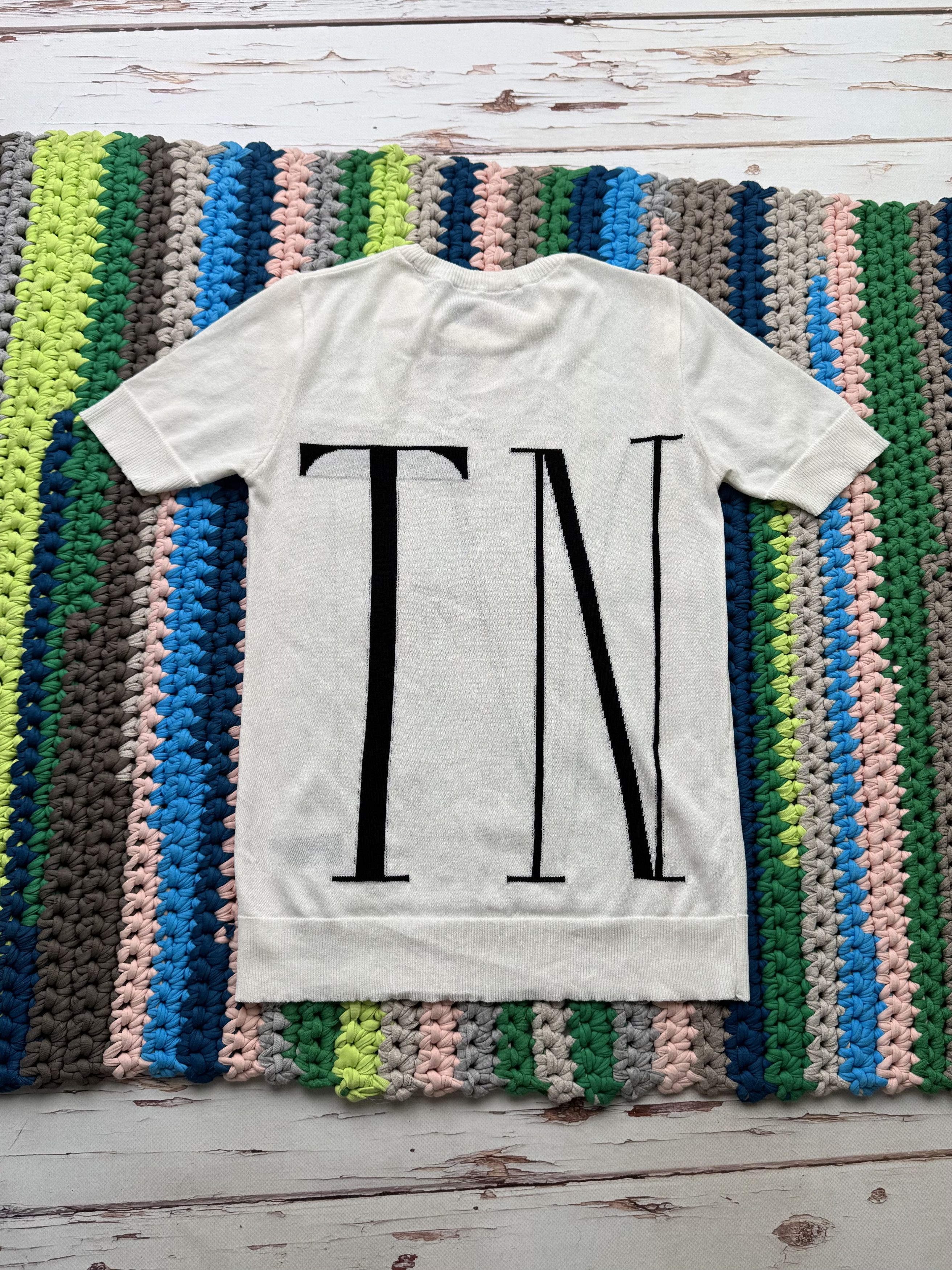 Valentino Valentino T-Shirt (V314)(D10) Size S / US 4 / IT 40 - 7 Thumbnail