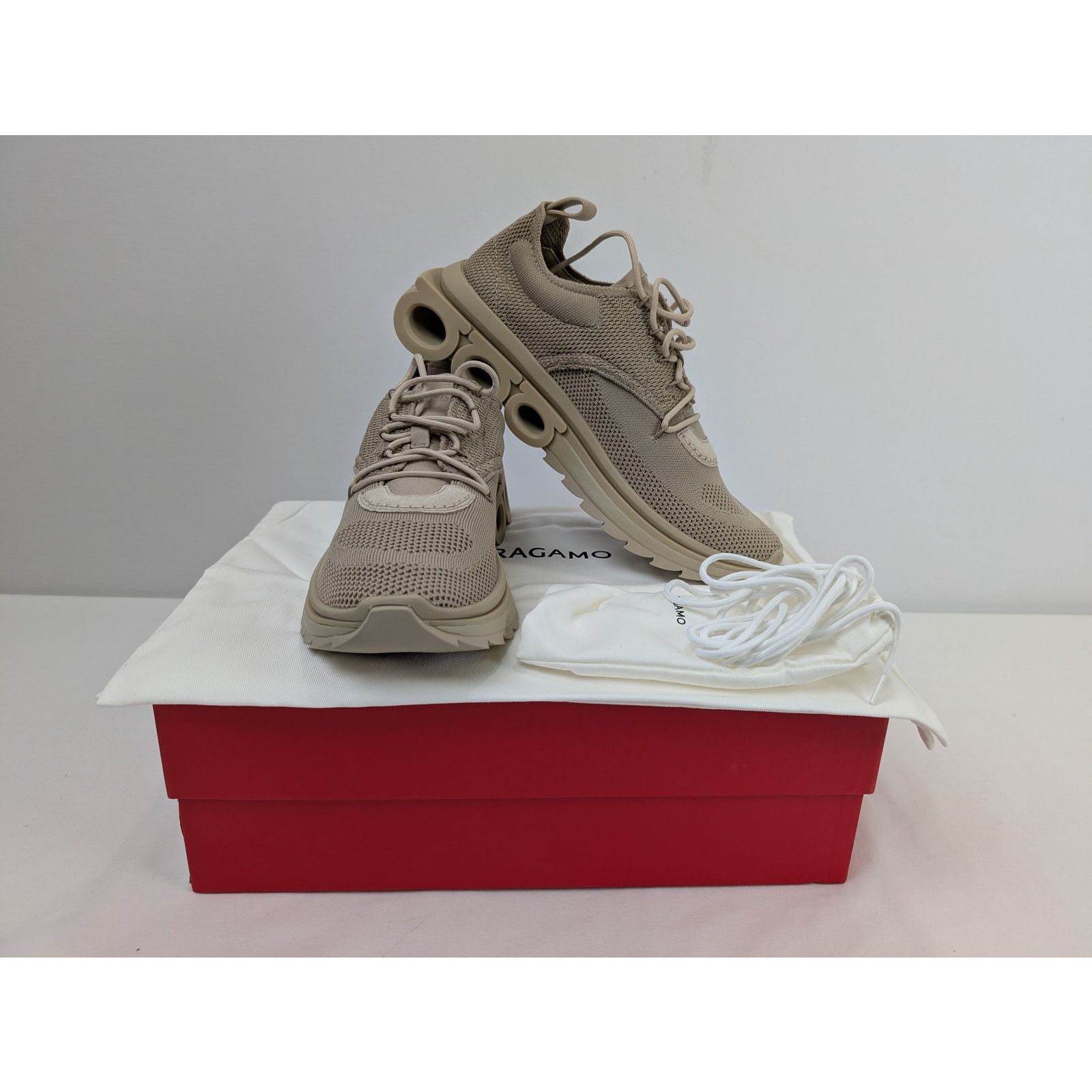 Salvatore Ferragamo o1rshd1 Nima Gold Men Shoes Fashion Sneaker in Beige Size US 8 / EU 41 - 14 Thumbnail