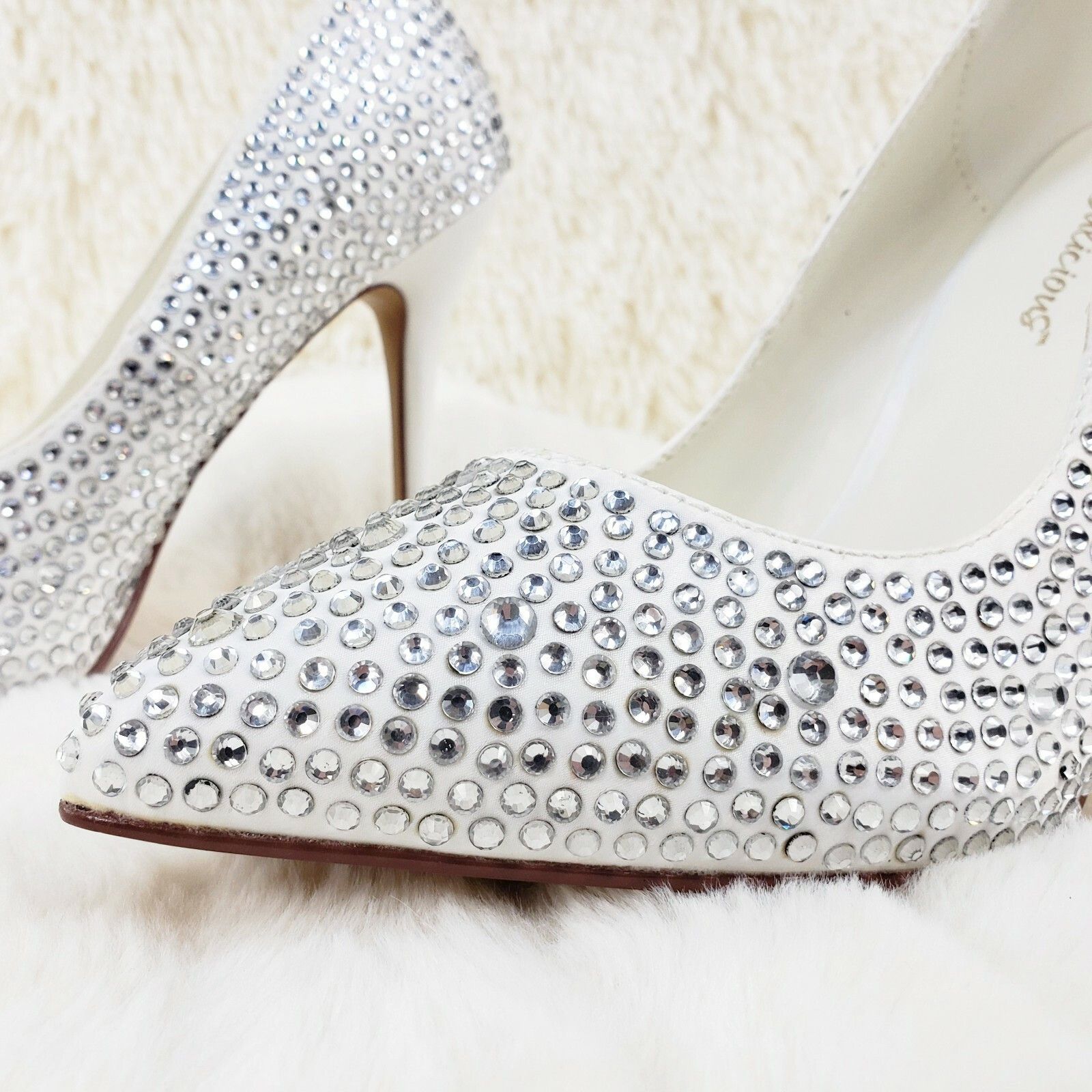 Other Amuse 20 RS Ivory Satin Pointy Toe Rhinestone Pump Shoe 5" H Size US 10 / IT 40 - 3 Thumbnail