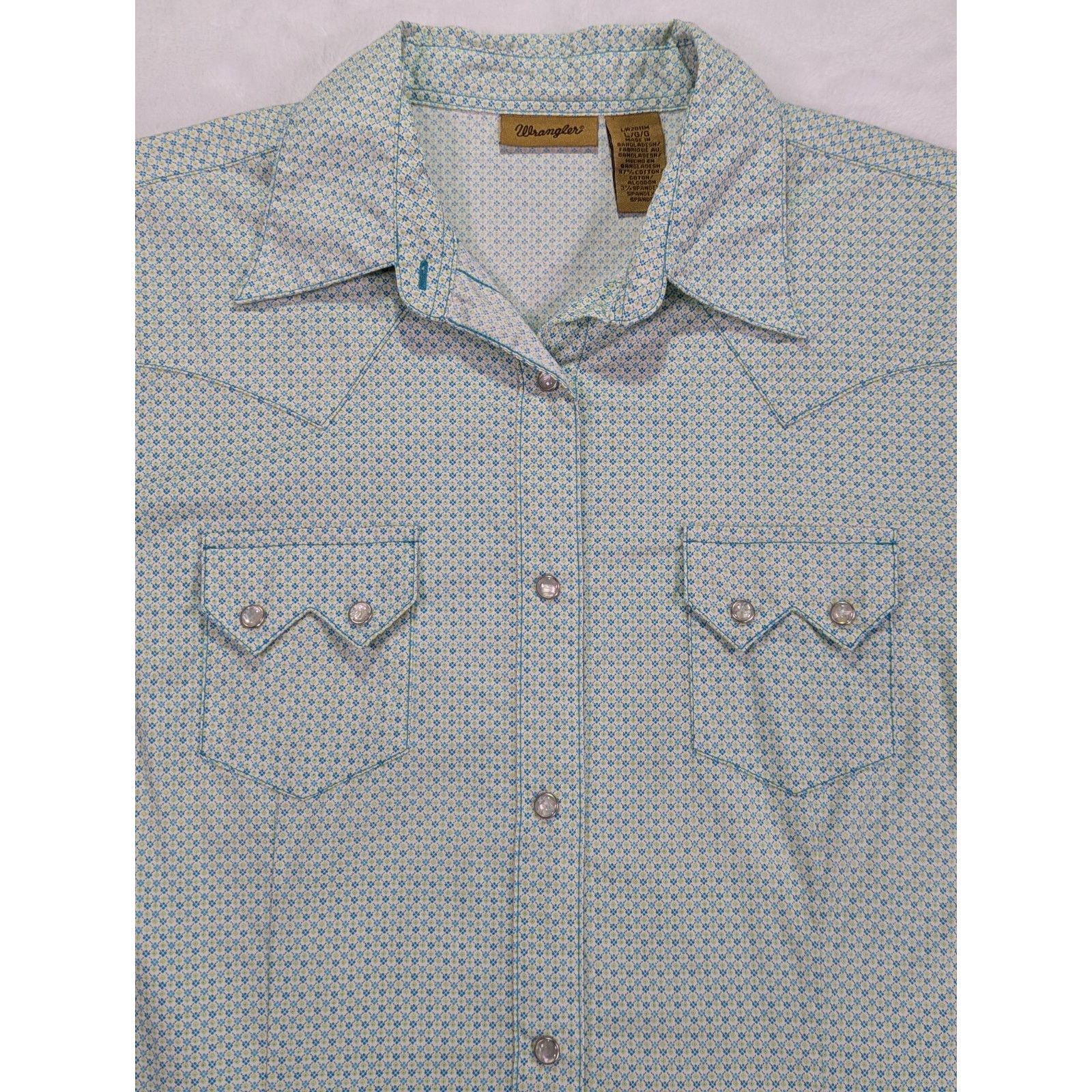 Wrangler Size L Western Style Pearl Snap Blue Geo/Floral Long Sleeve Size L / US 10 / IT 46 - 2 Thumbnail