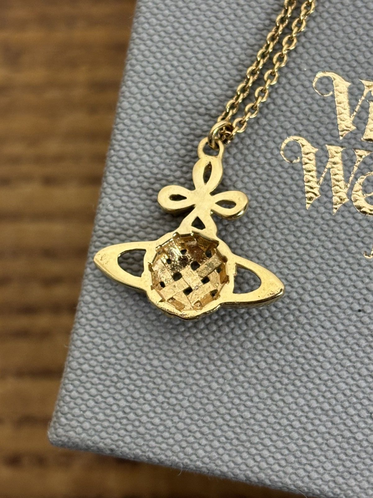 Vivienne Westwood Vivienne Westwood Simone Bas Relief Mini Necklace Gold Size ONE SIZE - 4 Thumbnail