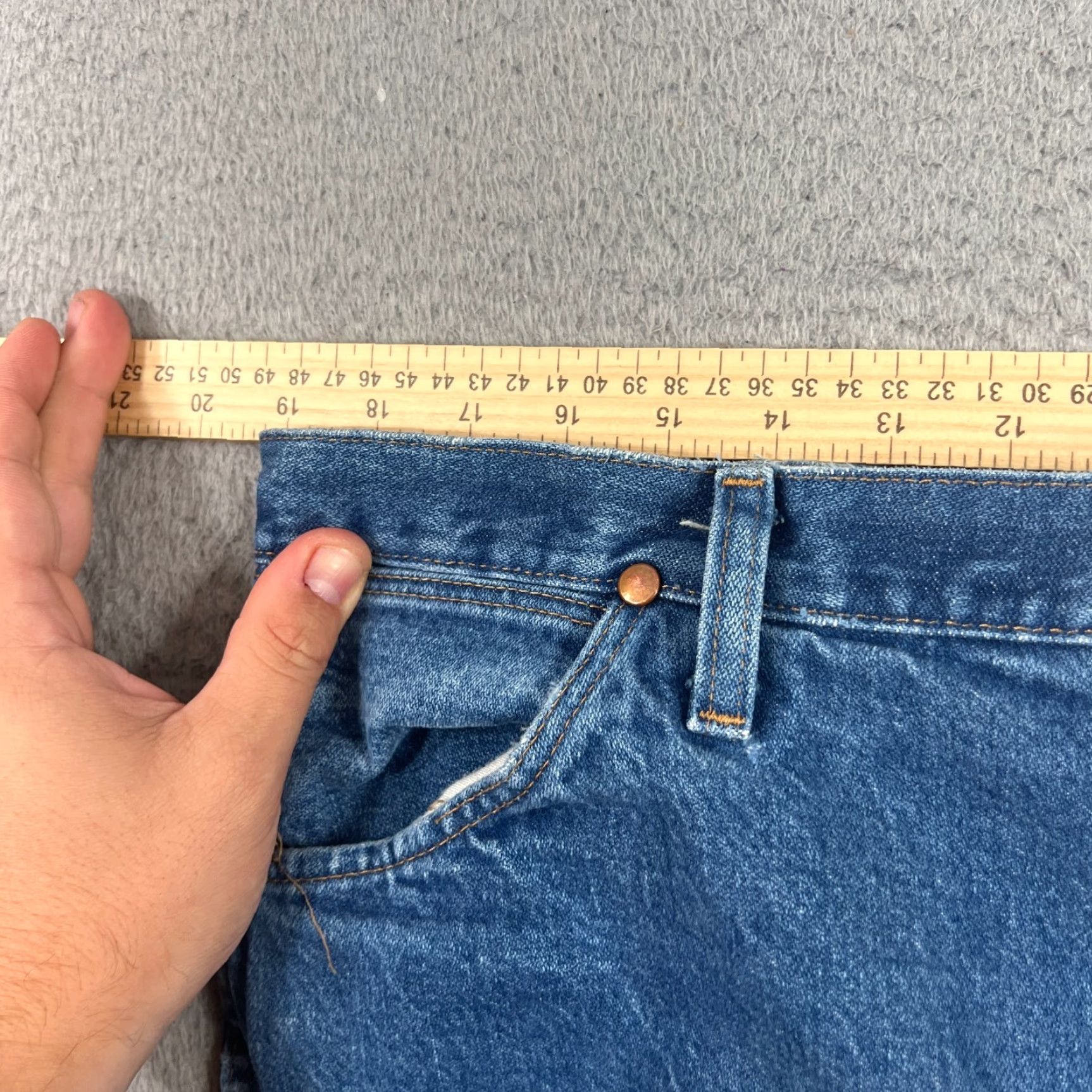Wrangler Wrangler 13MWZ Jeans Men's 38x32 Medium Wash Blue Denim Cowboy Cut Straight Fit Size US 38 / EU 54 - 6 Thumbnail