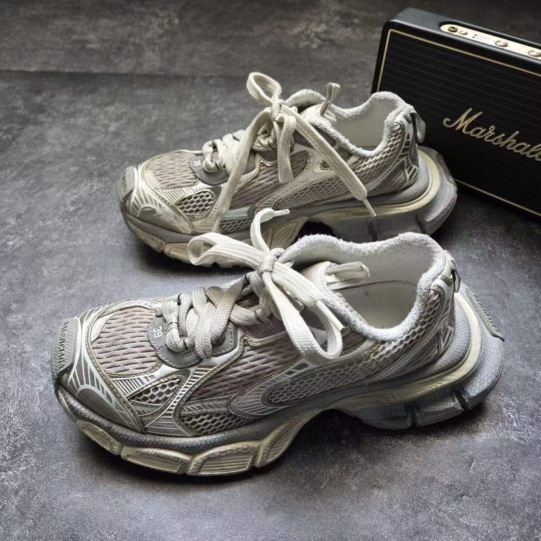 Balenciaga Balenciaga Beige Lowtop Sneakers XXXL Men Size US 10 / EU 43 - 1 Thumbnail