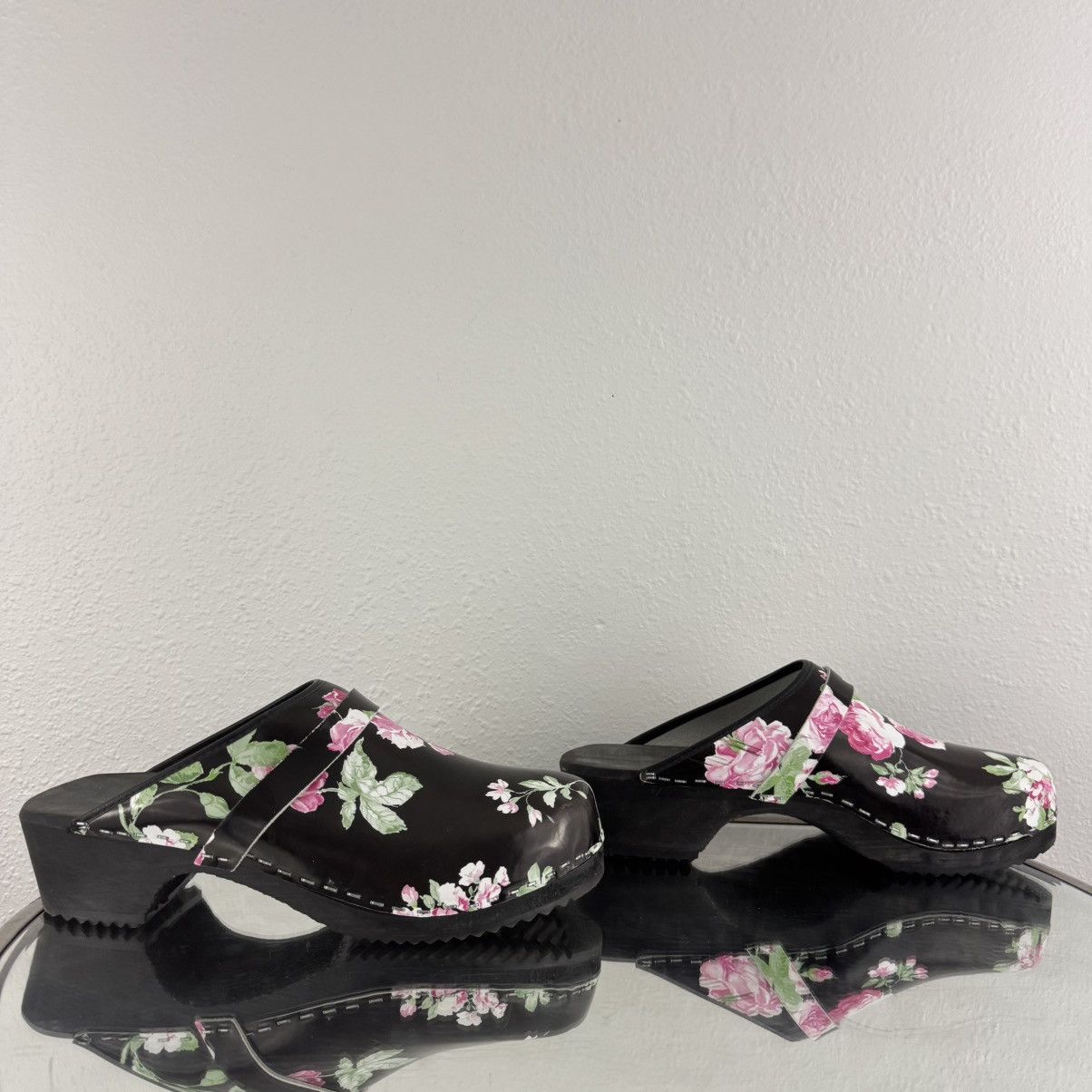 Other MOHEDA TOFFELN Black Leather Pink Rose Floral Swedish Clogs Size US 11 / IT 41 - 3 Thumbnail