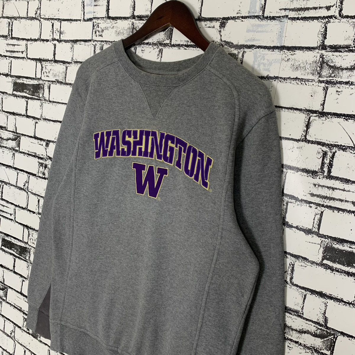 Vintage Vintage University of Washington Sweatshirt Crewneck Size US L / EU 52-54 / 3 - 3 Thumbnail