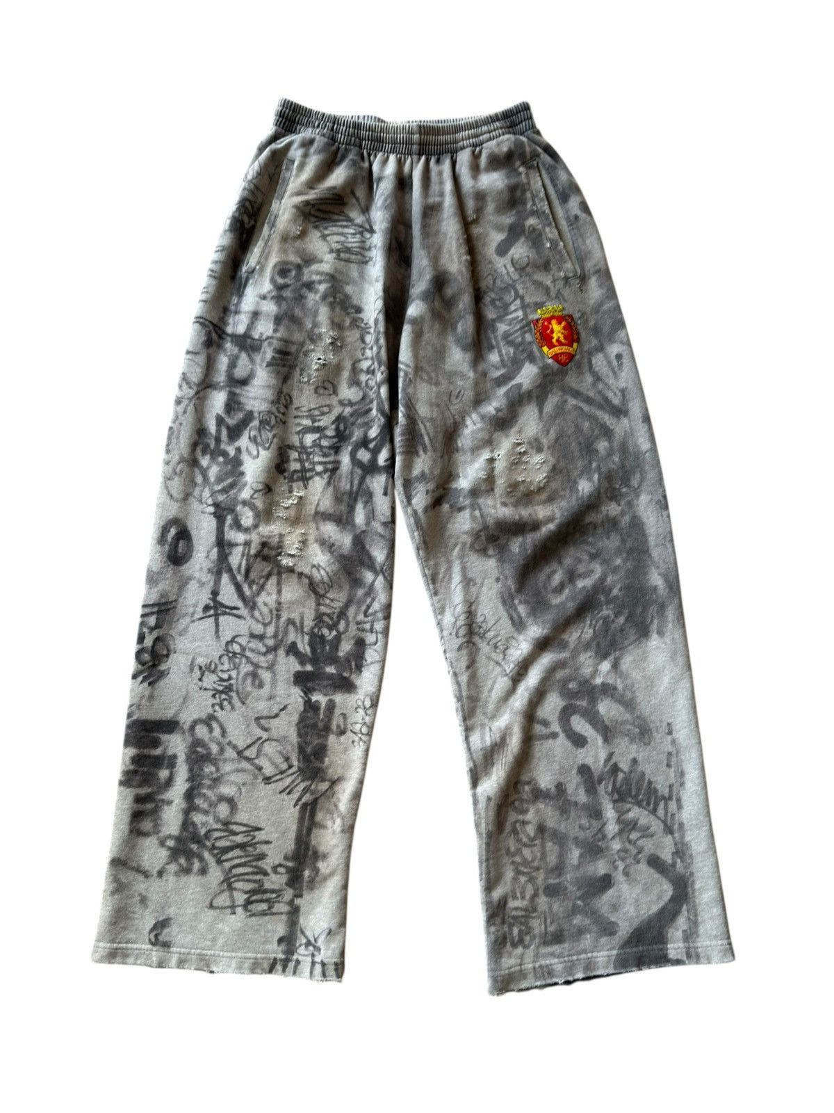 Balenciaga BALENCIAGA SS23 MUD SHOW GRAFFITI SKATER BAGGY SWEATPANTS Size US 32 / EU 48 - 7 Thumbnail