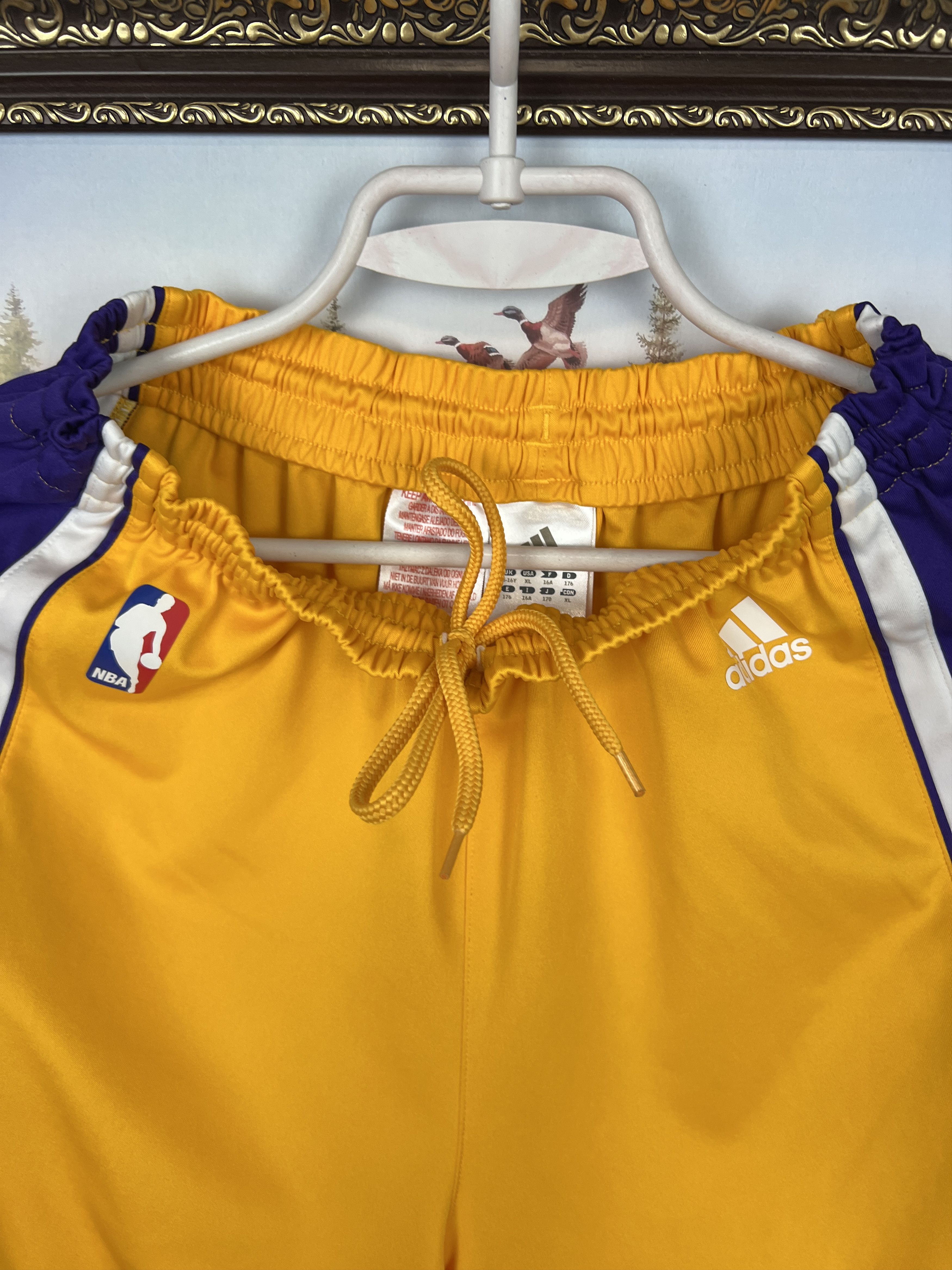 Adidas Vintage Los Angeles Lakers Bryant NBA Kids 16 Y Shorts Size US 30 / EU 46 - 6 Thumbnail