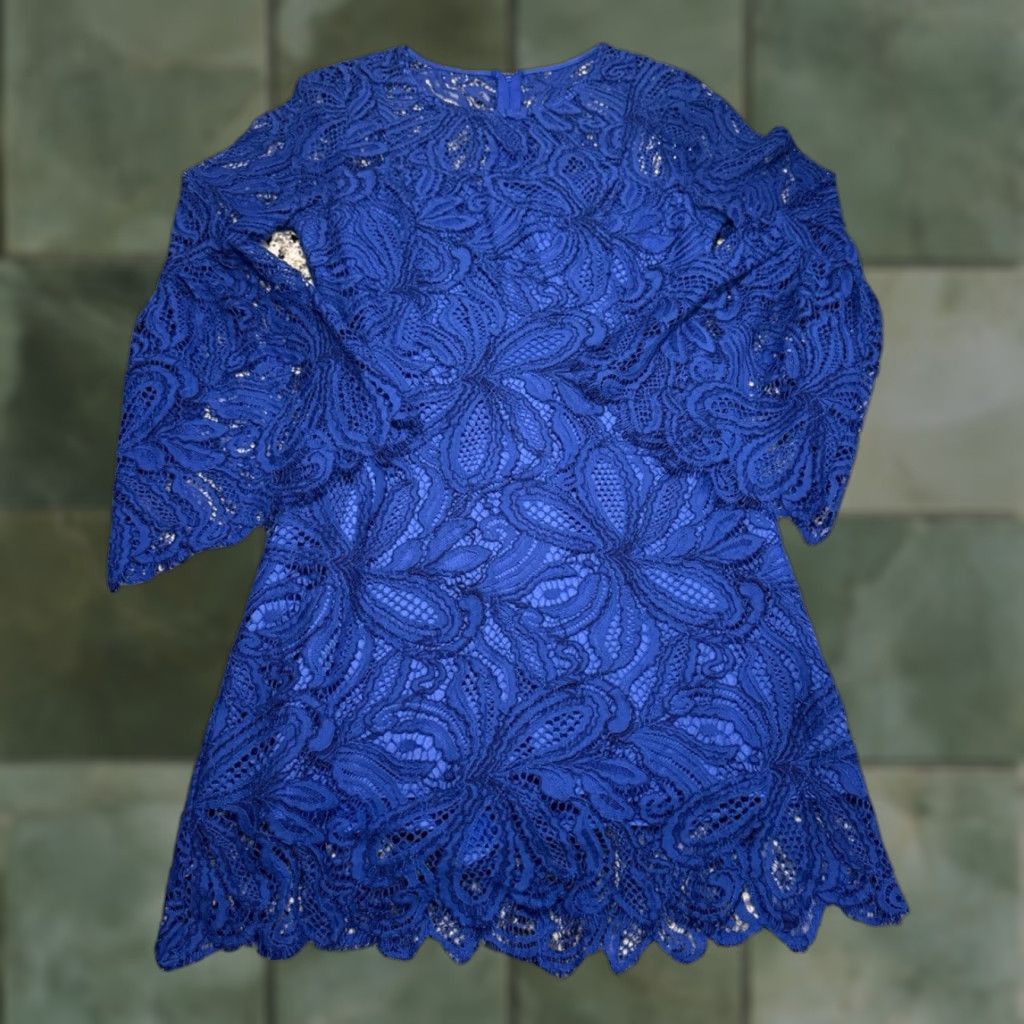 Lilly Pulitzer Lilly Pulitzer Denise Flounce Sleeve Romper Blue Sz 2 - One Piece, Floral, 3/4 Sleeve, Crew Neck, Polyester Lace, Women, Romper, Casual, Regular, Blue Size 26" / US 2 / IT 38 - 1 Thumbnail