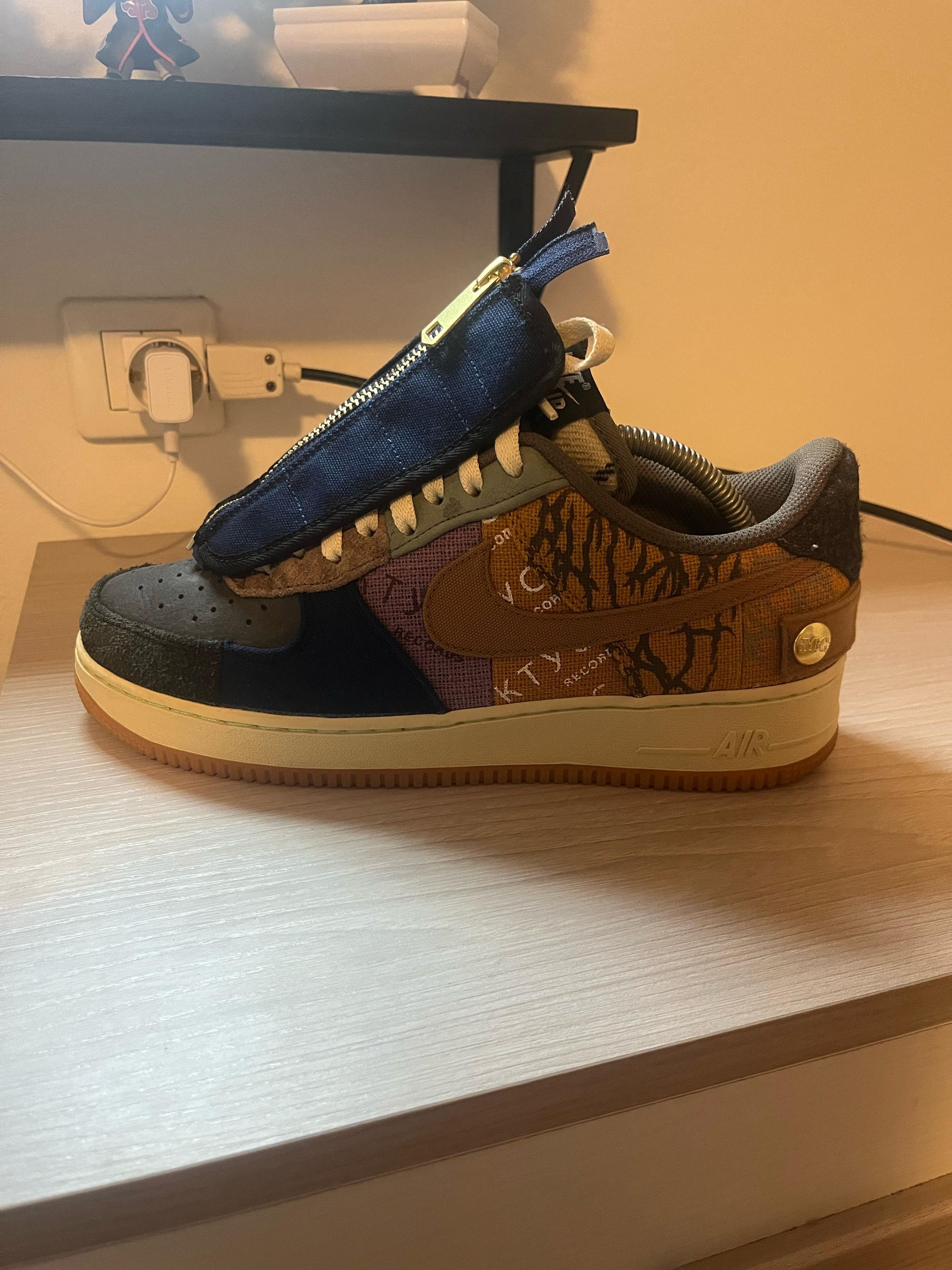 Travis Scott Nike Air Force 1 Low Travis Scott Cactus Jack Size US 9 / EU 42 - 2 Thumbnail