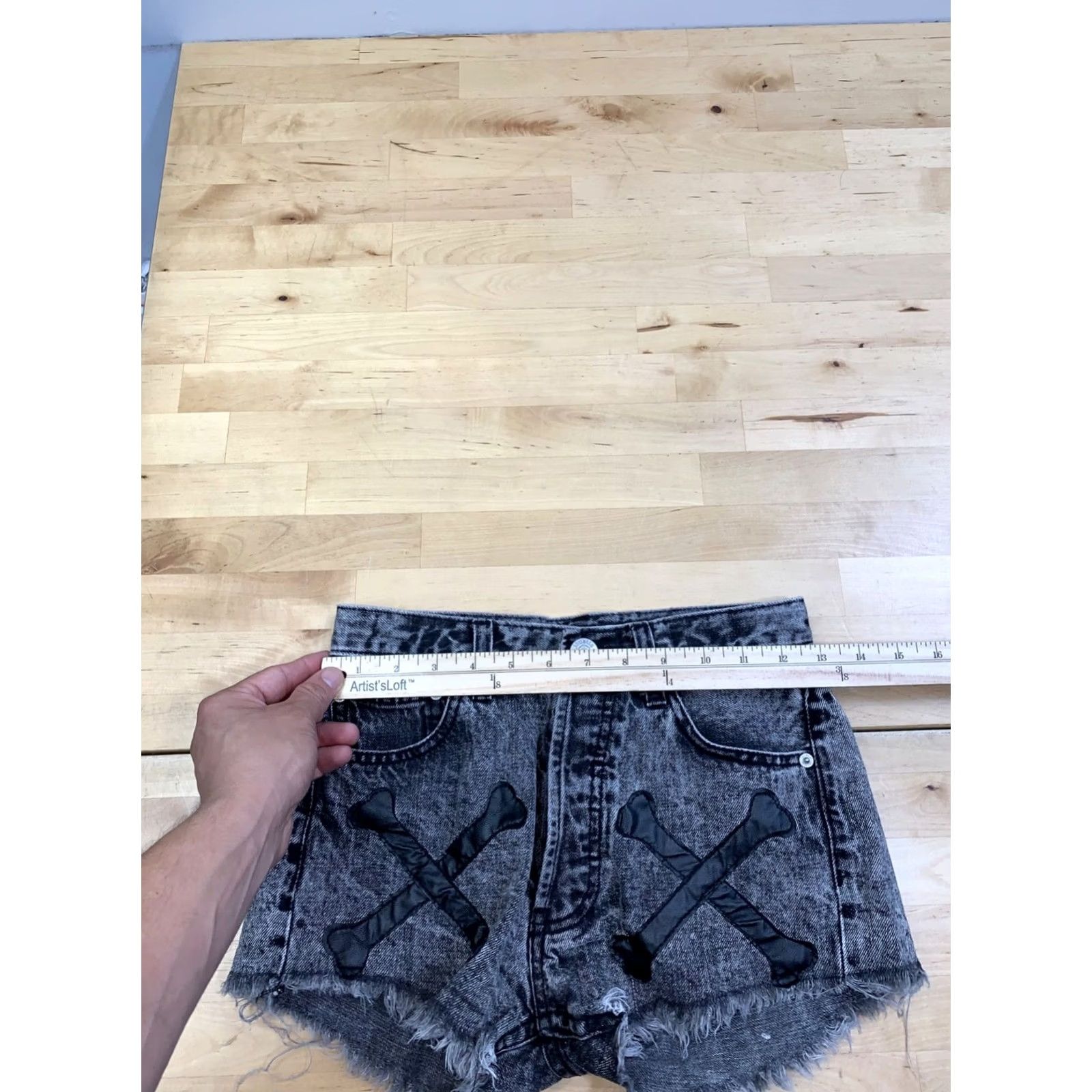 Bones Jouetie Shorts Women 24 Black 2" Inseam Denim Festival 13267 Cross Bone Y2K Biker Pockets Cotton Flat Front Vintage No Size 42" / US 20 - 5 Thumbnail