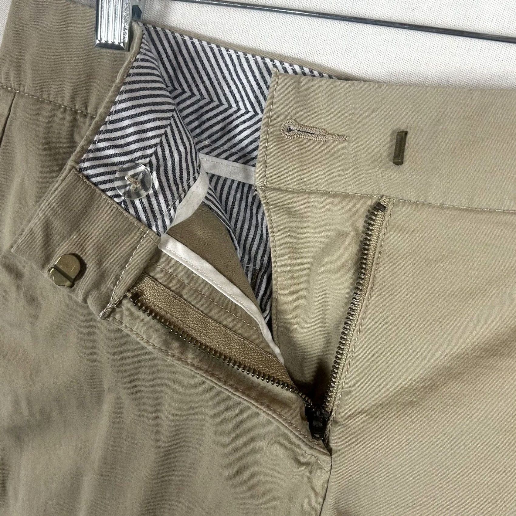 Tommy Hilfiger Tommy Hilfiger Bermuda Shorts Womens Size 6 Beige Stretch Mid-Rise Cotton Size 28" / US 6 / IT 42 - 2 Thumbnail