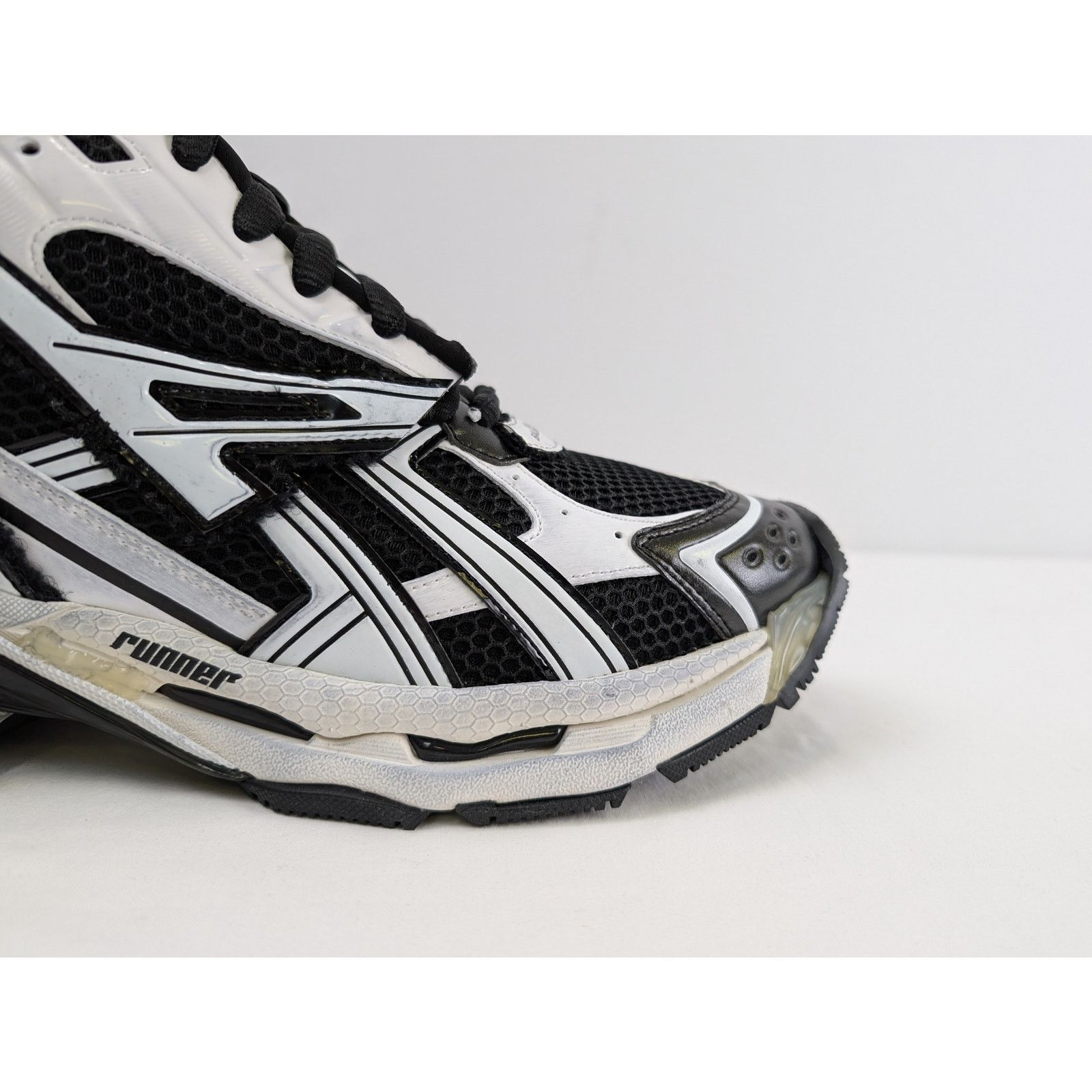 Balenciaga o1rshd1 Mesh Rubber Runner Sneakers in White/Black Size US 13 / EU 46 - 3 Thumbnail