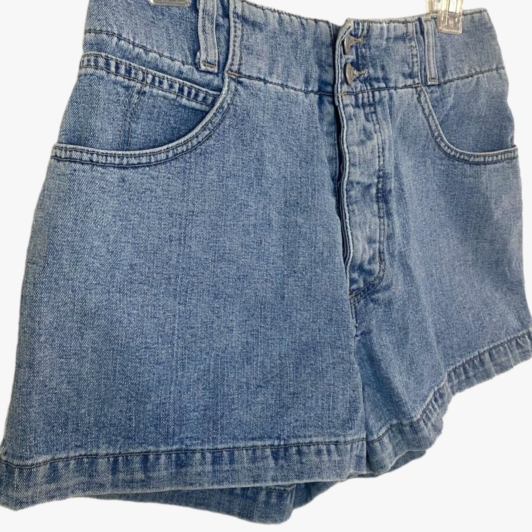 Guess VINTAGE GUESS 90s High-Waisted Jean Shorts Womens Size 30 Light Wash Button Fly Denim USA Size 30" / US 8 / IT 44 - 3 Thumbnail