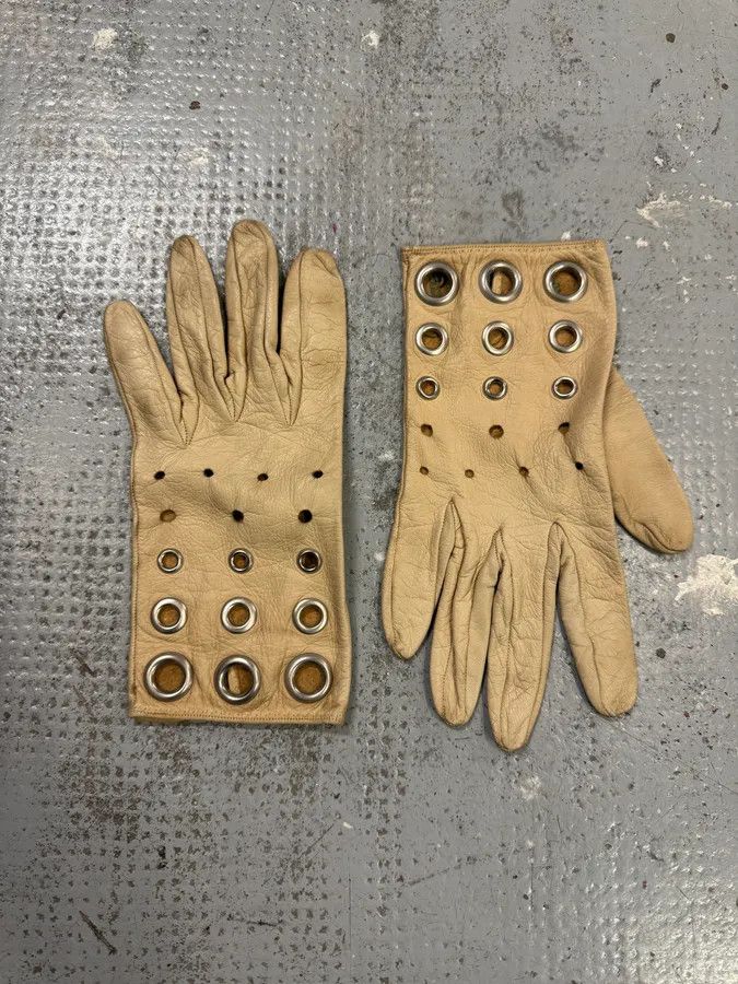 Hermes 1990s Hermès Eyelet Beige Leather Gloves Size ONE SIZE - 1 Thumbnail