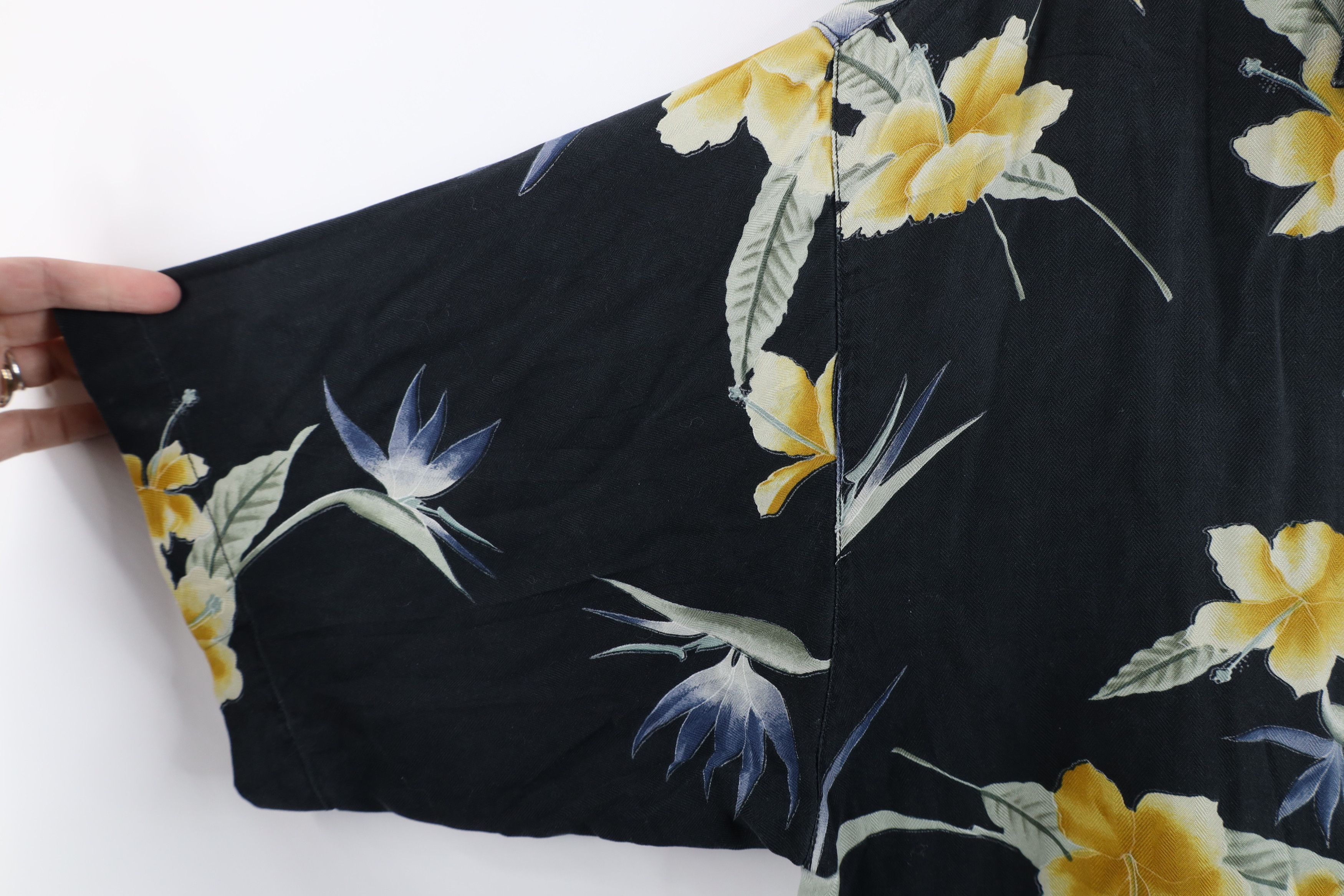 Tommy Bahama × Vintage Vintage 90s Tommy Bahama Hawaii Flower Silk Button Shirt Size US M / EU 48-50 / 2 - 6 Thumbnail