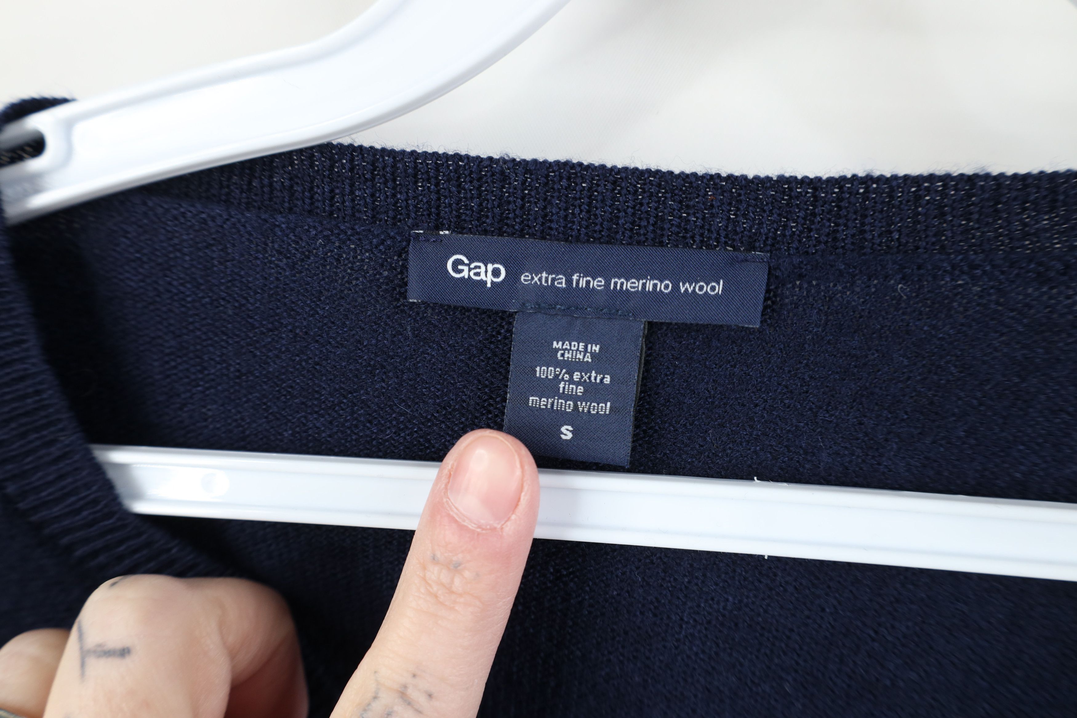 Gap Vintage Y2K Gap Fine Merino Knit V-Neck Sweater Navy Blue Size US S / EU 44-46 / 1 - 8 Thumbnail