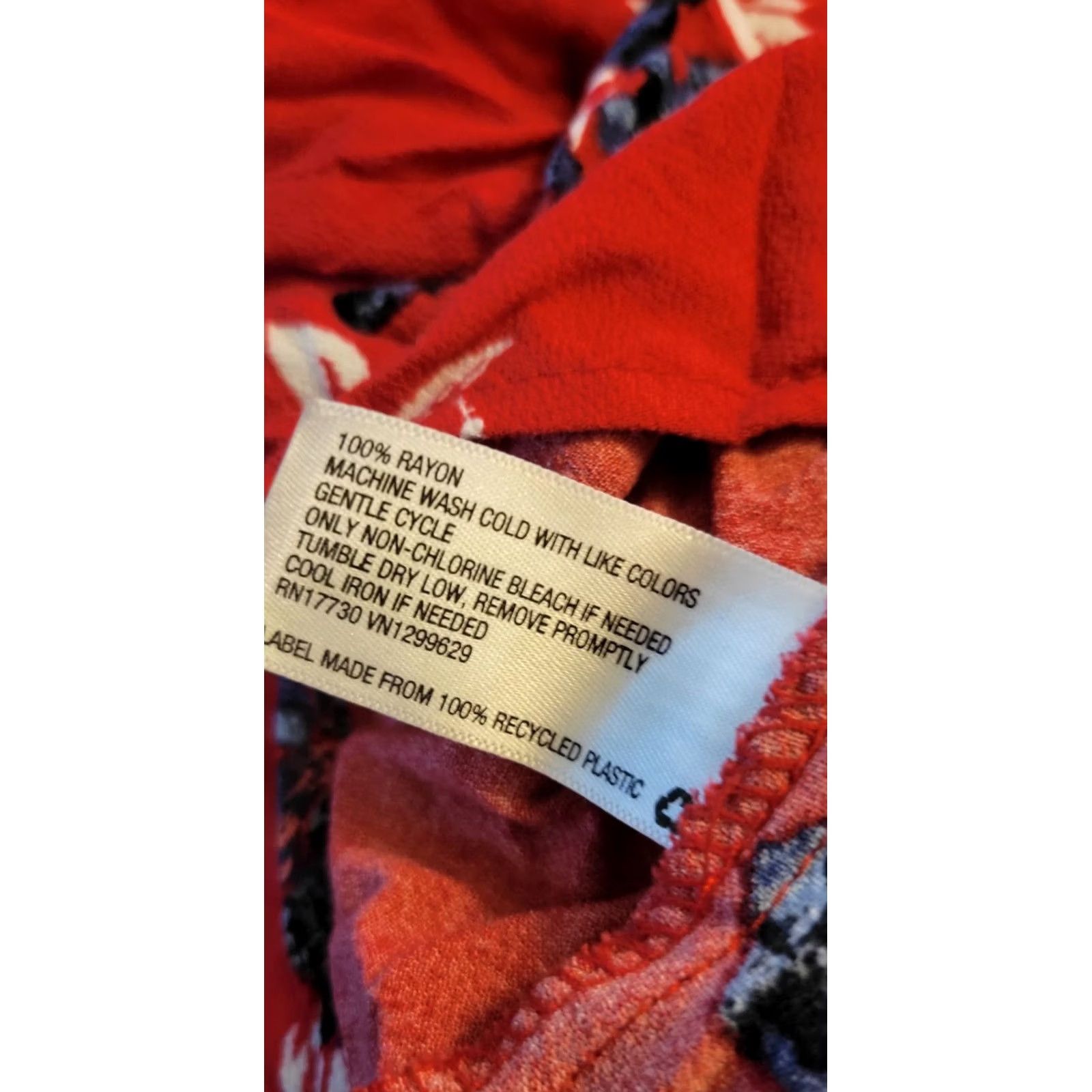 Vintage Xhilaration Mini Dress 2X Plus Red Floral Wrap-Style Short Sleeve V-Neck Satin Rayon Party/Cocktail Casual Womens Plus Size Dress Size XXL / US 16-18 / IT 52-54 - 5 Thumbnail