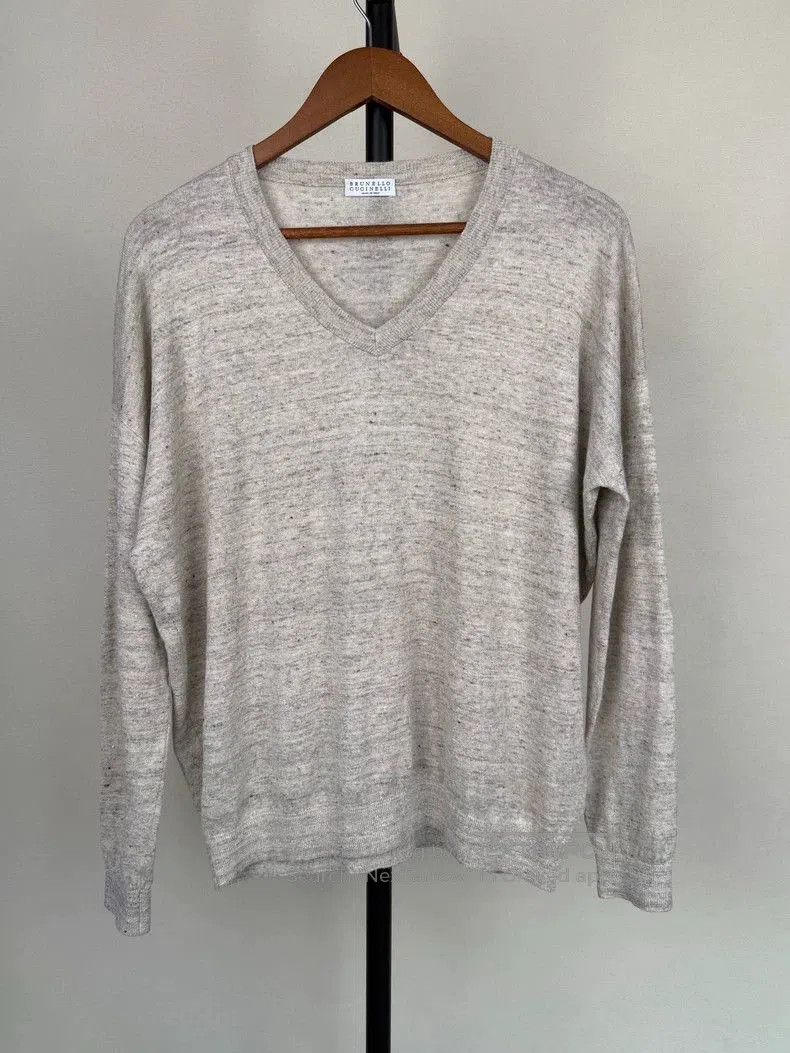 Brunello Cucinelli Brunello Cucinelli V-neck Knit Sweater. Size US M / EU 48-50 / 2 - 1 Thumbnail