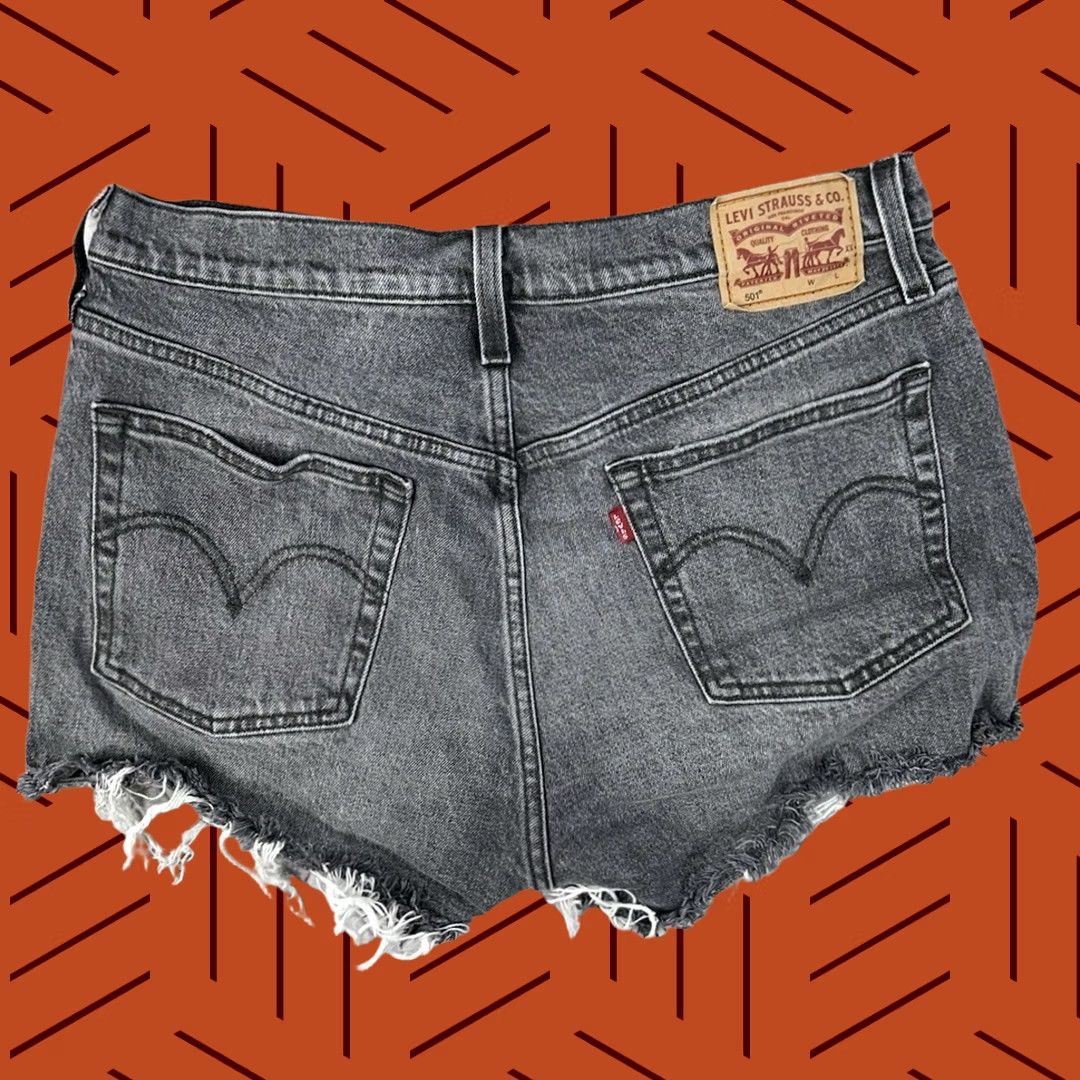 Levi's Levi’s 501 Classic Fit Distressed Denim Shorts Faded Black Women’s 30 Cut-Off Shirts Womens 30 Levi’s Size 30" / US 8 / IT 44 - 1 Thumbnail