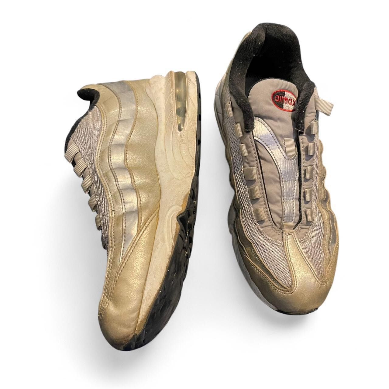 Nike Nike Air Max 95 Silver Bullet Sneakers Size 7y Size US 7 / EU 40 - 3 Thumbnail