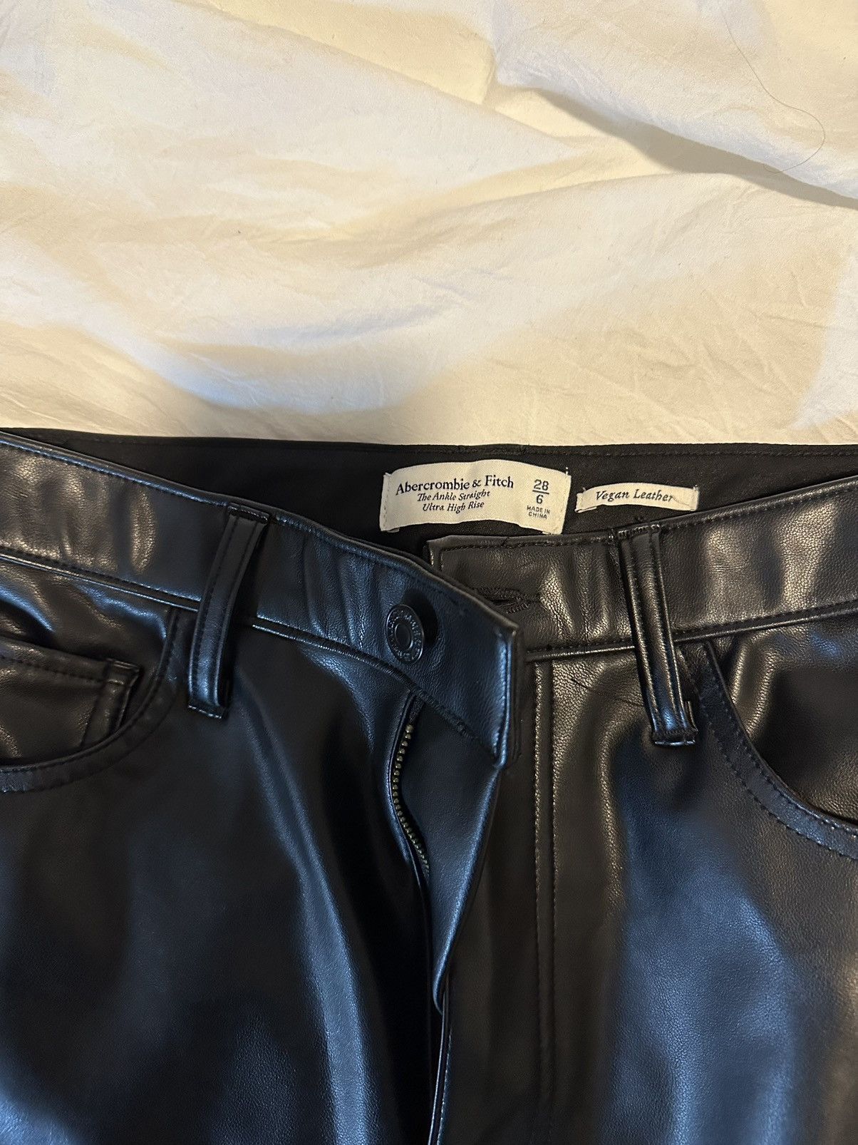 Abercrombie & Fitch Vegan Leather Ankle Straight Pant Size 28" / US 6 / IT 42 - 5 Preview