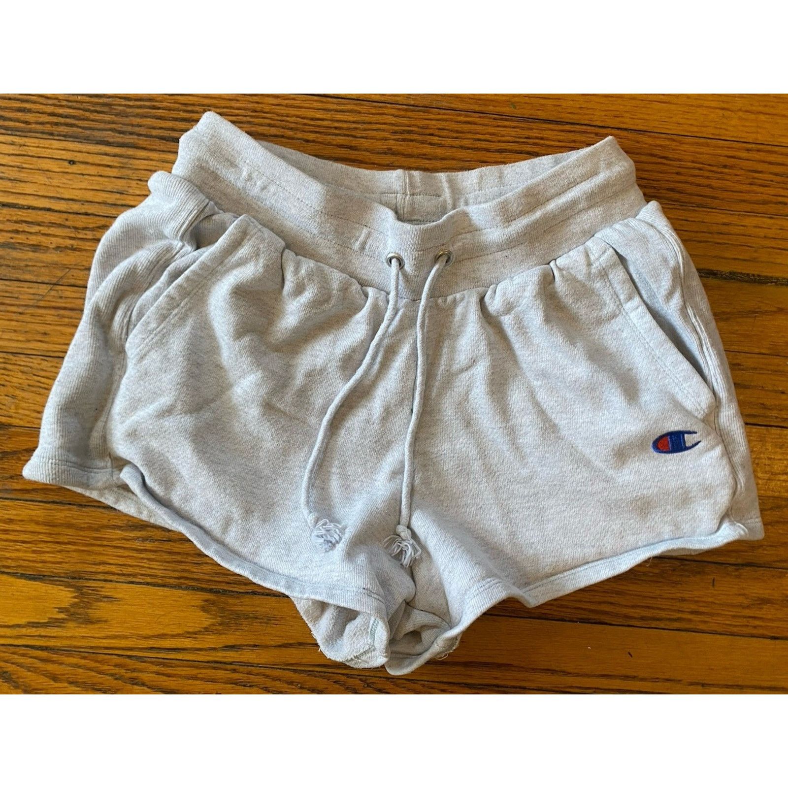 Champion Vintage Women’s Champion Reverse Weave Grey Short Medium Size 30" / US 8 / IT 44 - 1 Thumbnail