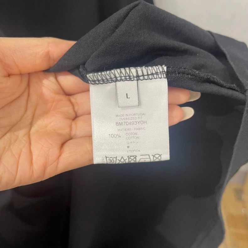 Givenchy Givenchy Shark head printed short-sleeve, priced at 38 Size US L / EU 52-54 / 3 - 4 Thumbnail