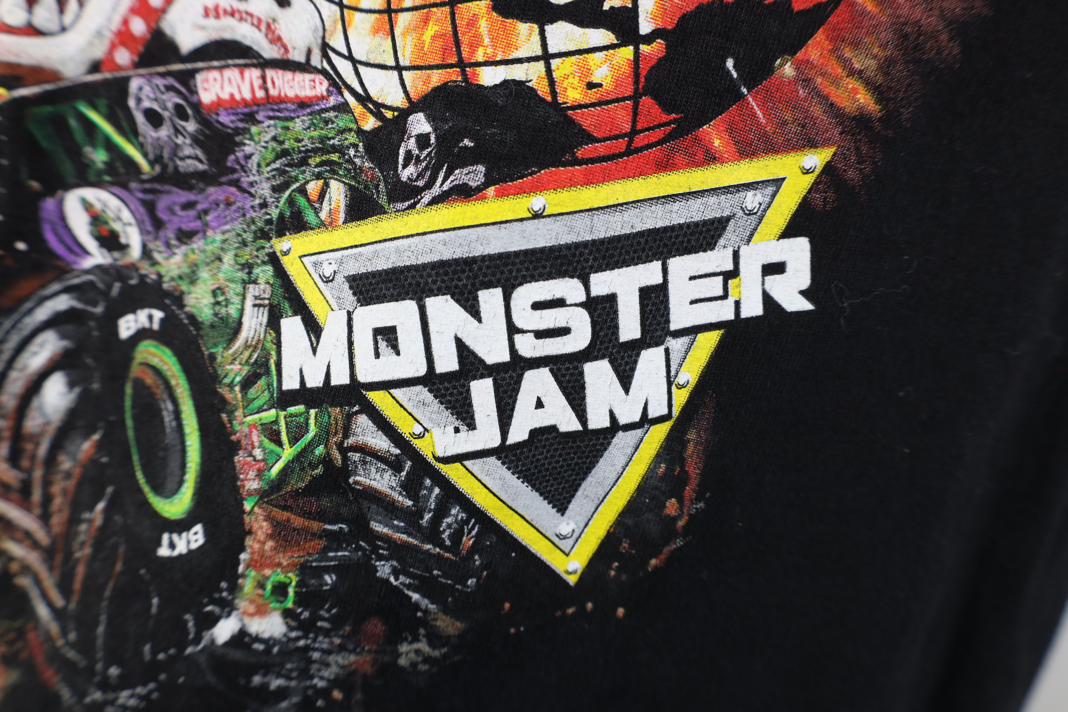 Vintage Y2K Streetwear Monster Jam World Tour Grave Digger T-Shirt Size US M / EU 48-50 / 2 - 5 Thumbnail