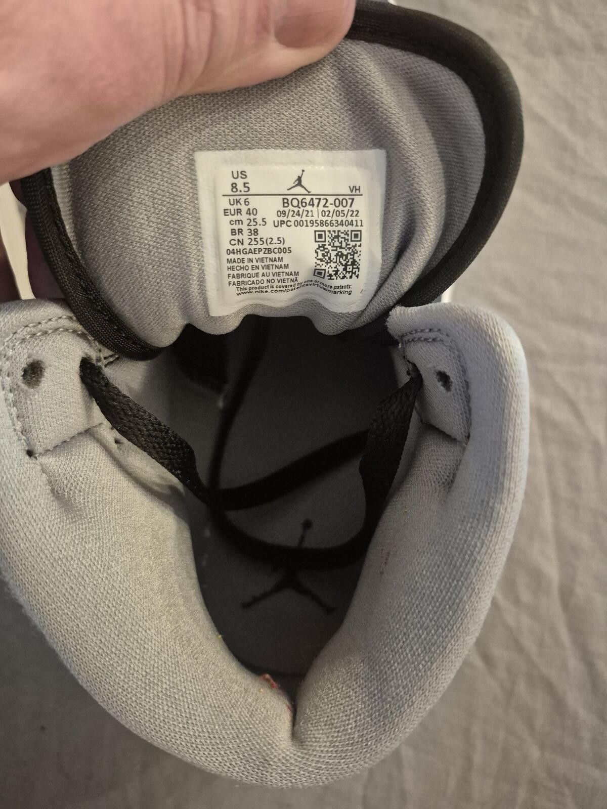 Jordan Brand Jordan 1 Mid Shadow (Women's) Size 8.5 VNDS Size US 8.5 / IT 38.5 - 8 Thumbnail