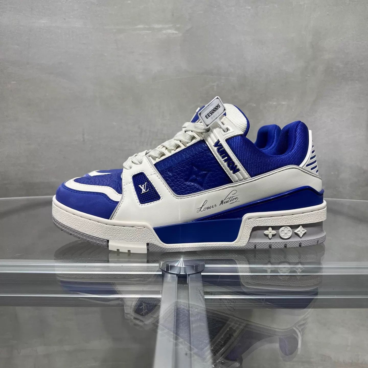 Louis Vuitton LV Trainer White & Blue Embossed UK3.5 37.5 Size US 7 / IT 37 - 3 Thumbnail